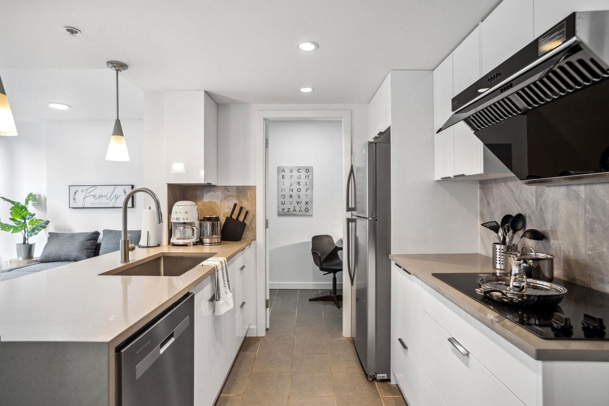 605 - 618 Abbott Street, Vancouver, V6B 0C1 — photo 5