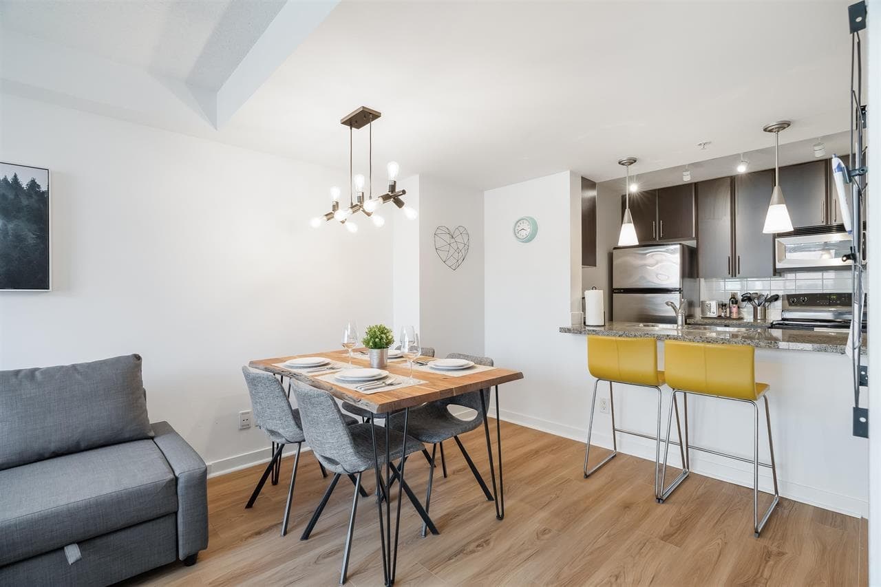 517 - 618 Abbott Street, Vancouver, V6B 0C1 — photo 1