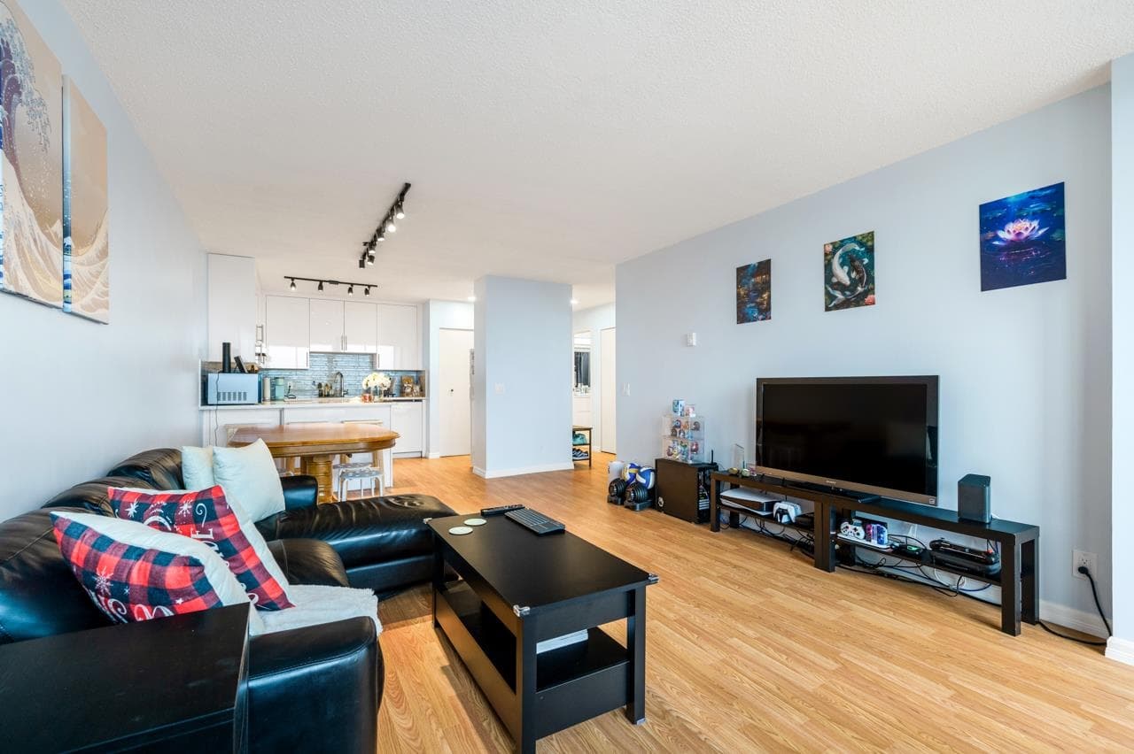 1205 - 3970 Carrigan Court, Burnaby, V3N 4S5 — photo 5