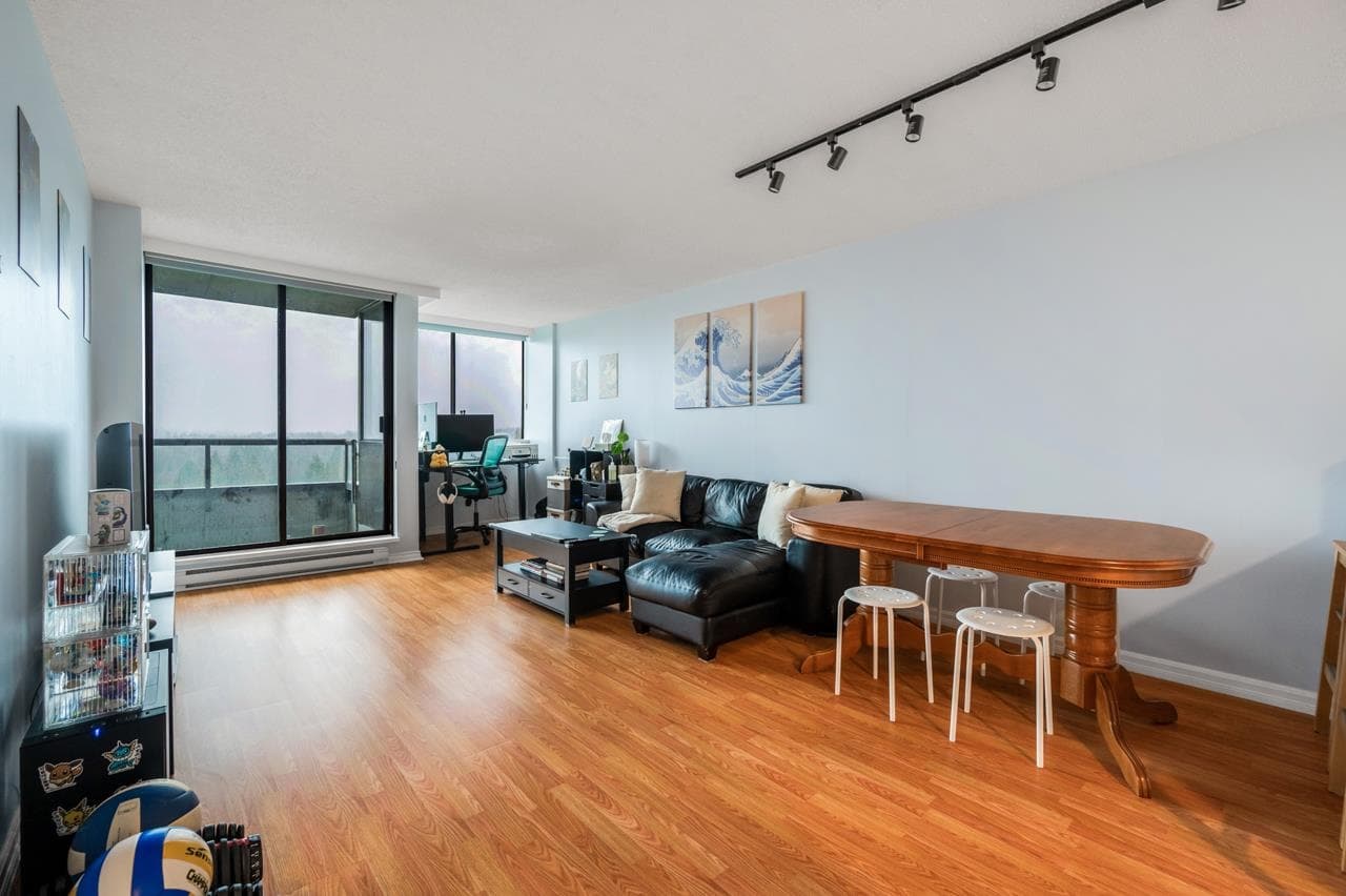 1205 - 3970 Carrigan Court, Burnaby, V3N 4S5 — photo 4