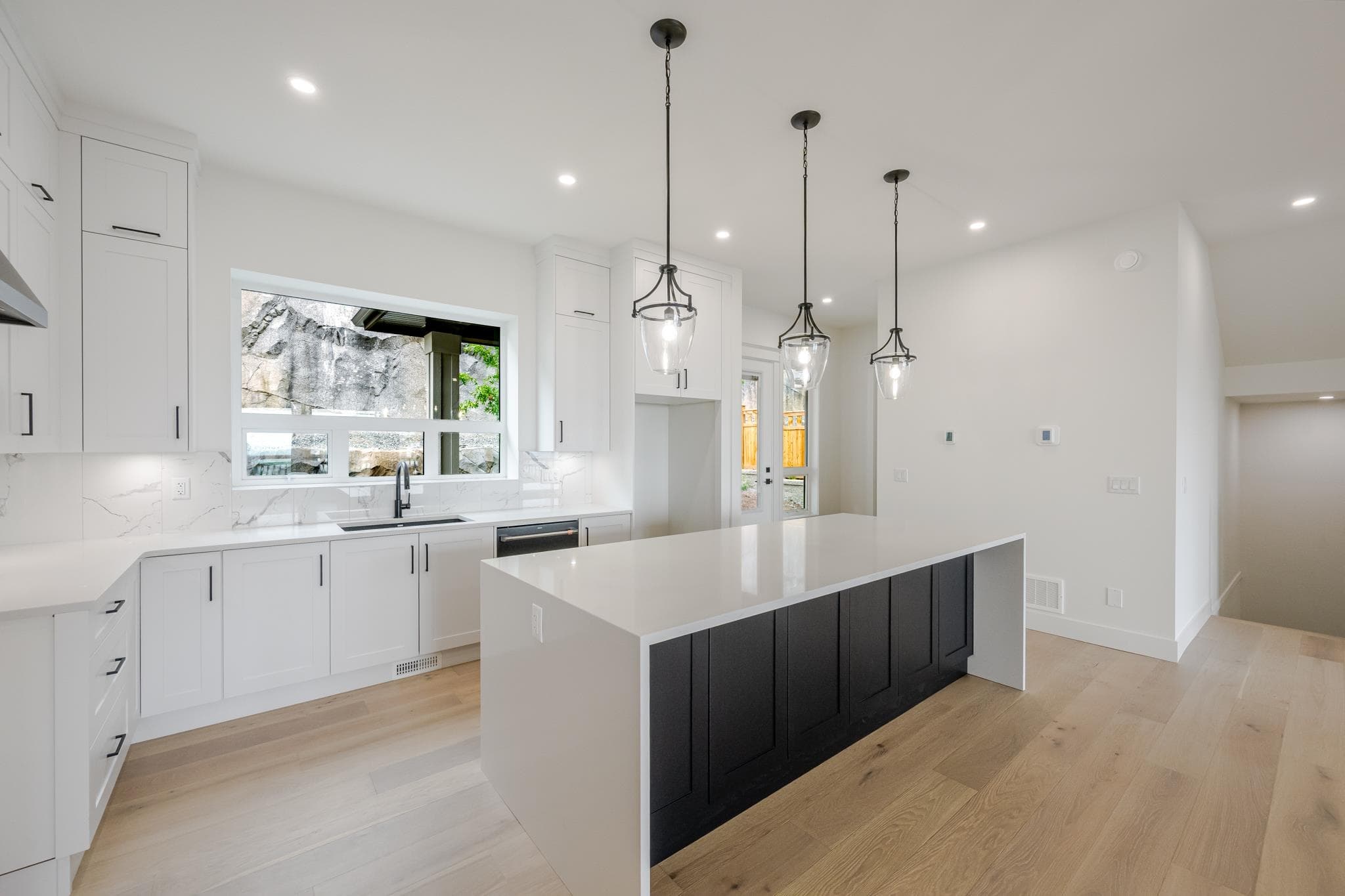 3593 Mee Place, Coquitlam, V3E 0P2 — photo 5