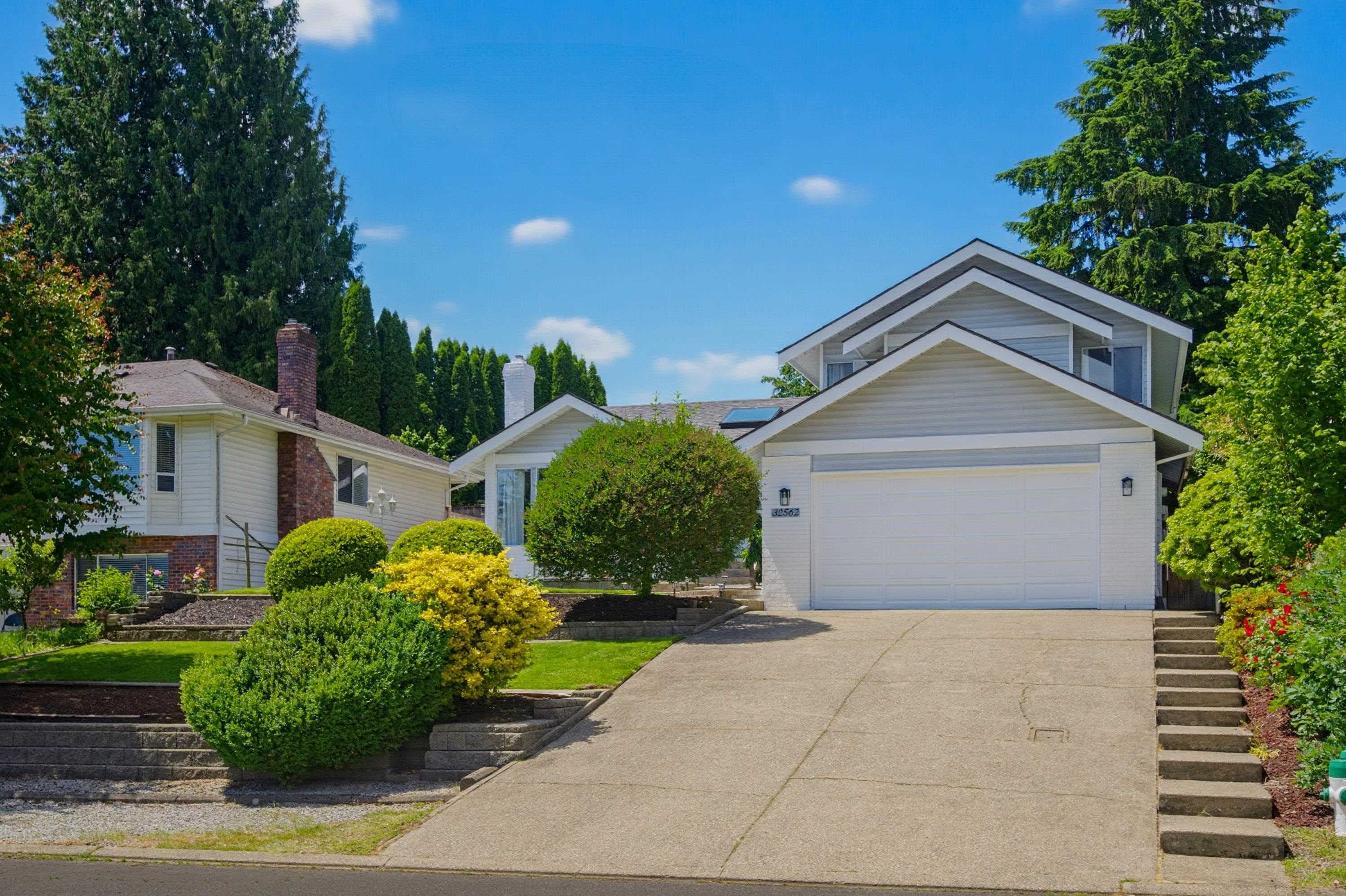 32562 Murray Avenue, Abbotsford, V2T 4T5 — photo 2