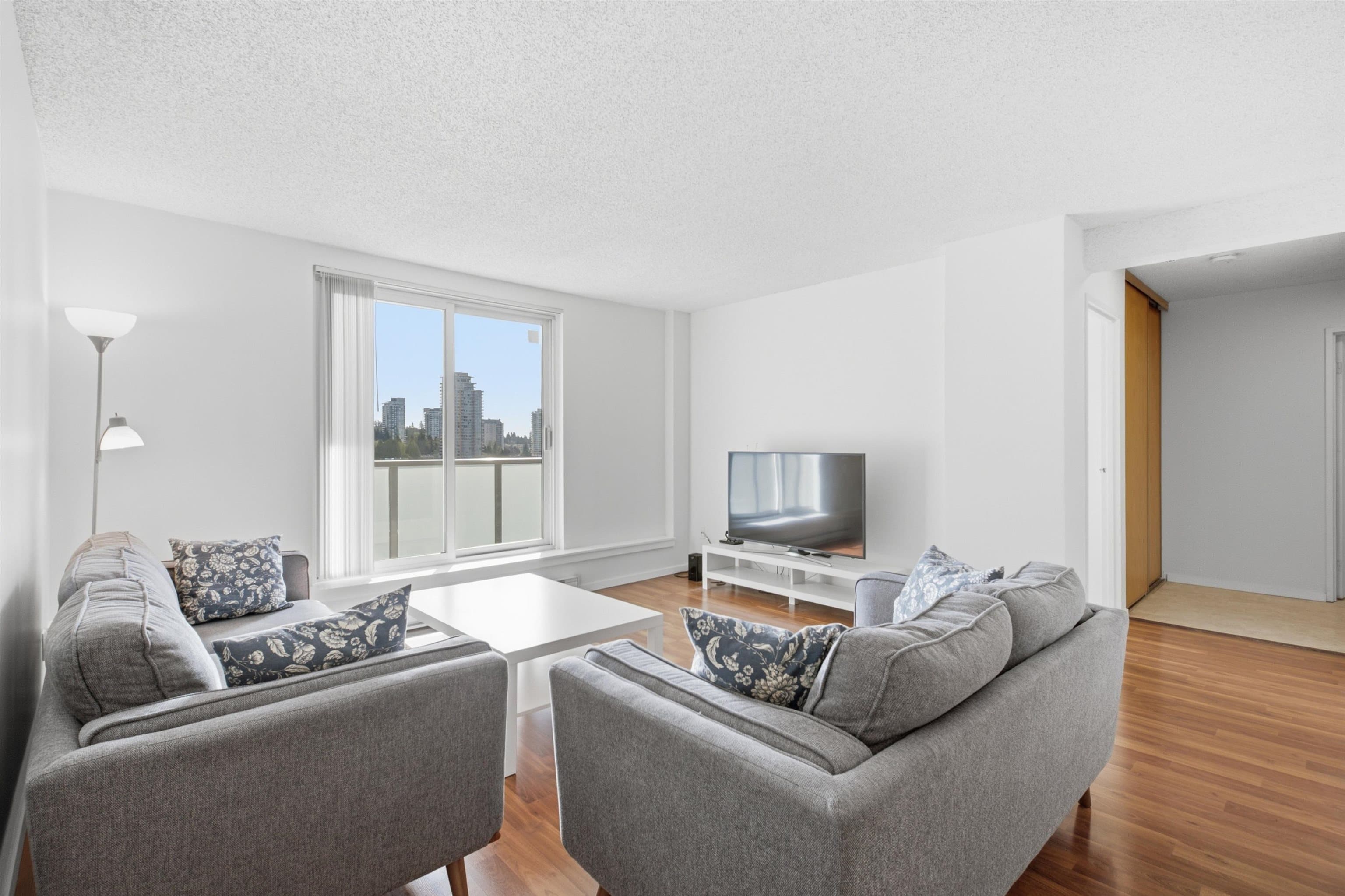1602 - 9541 Erickson Drive, Burnaby, V3J 7N8 — photo 4