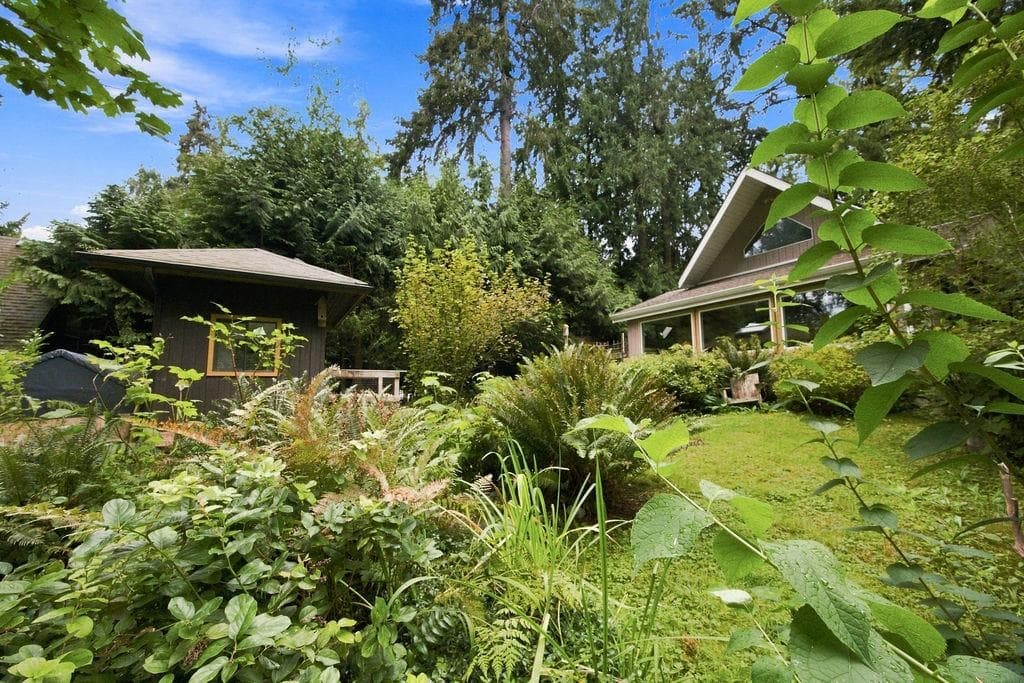 2825 Lower Road, Roberts Creek, V0N 2W2 — photo 2