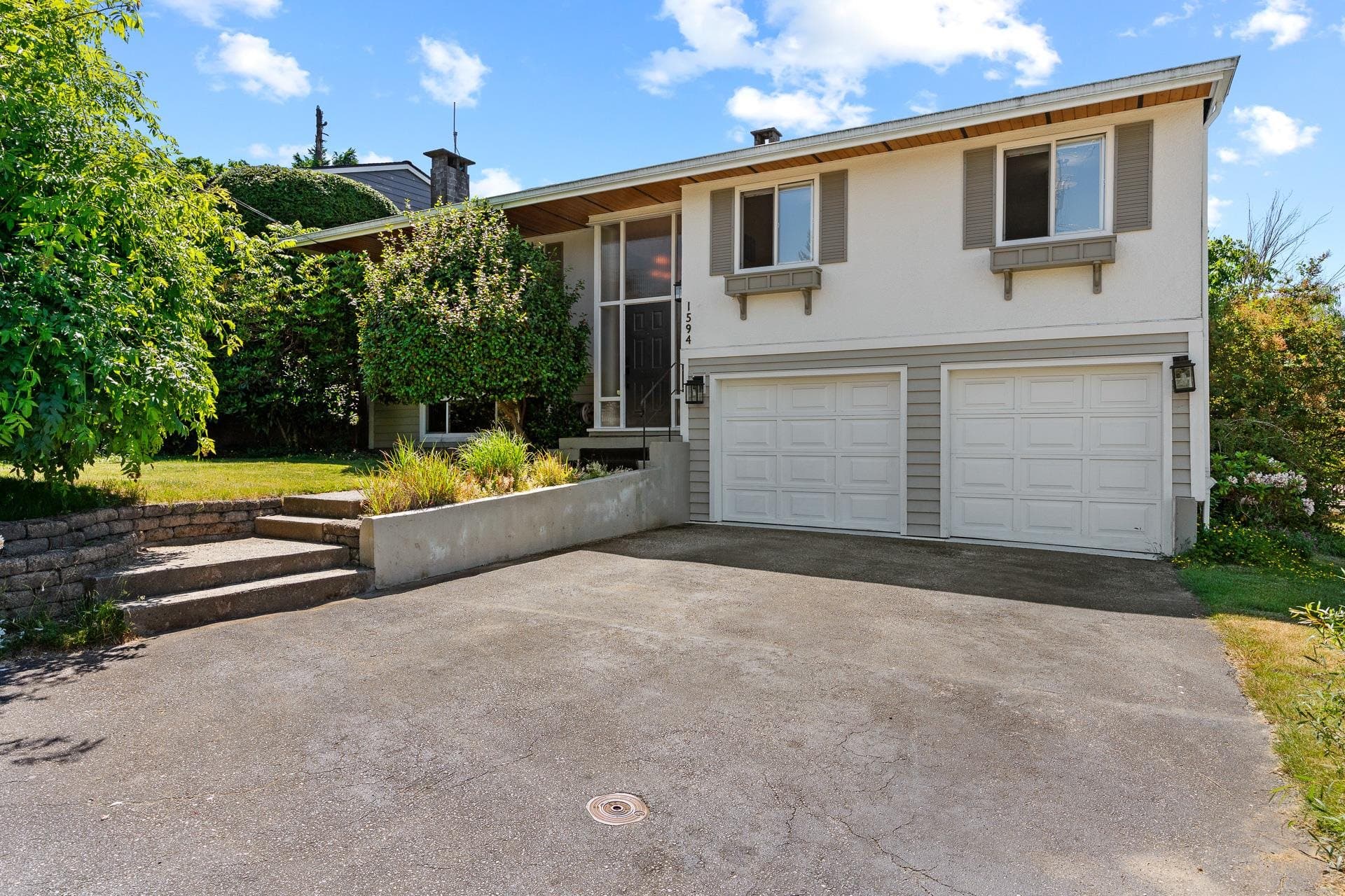 1594 Elinor Crescent, Port Coquitlam, V3C 2Y9 — photo 1