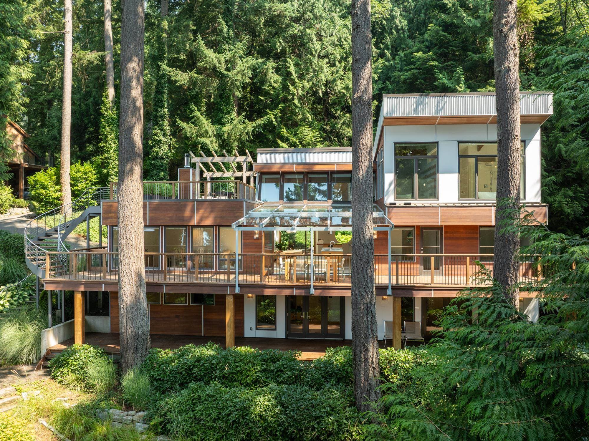170 Sunset Drive, Lions Bay, V0N 2E0 — photo 1