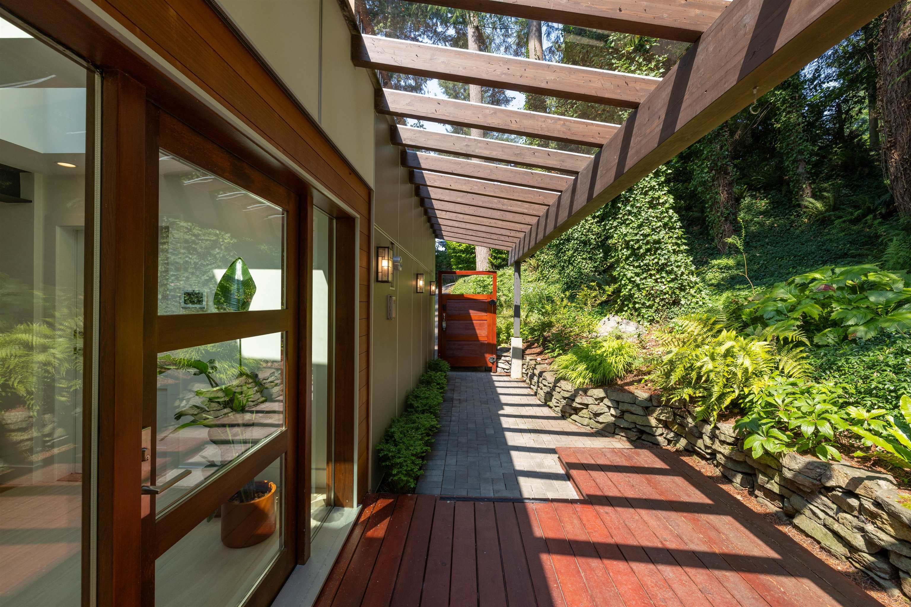 170 Sunset Drive, Lions Bay, V0N 2E0 — photo 4