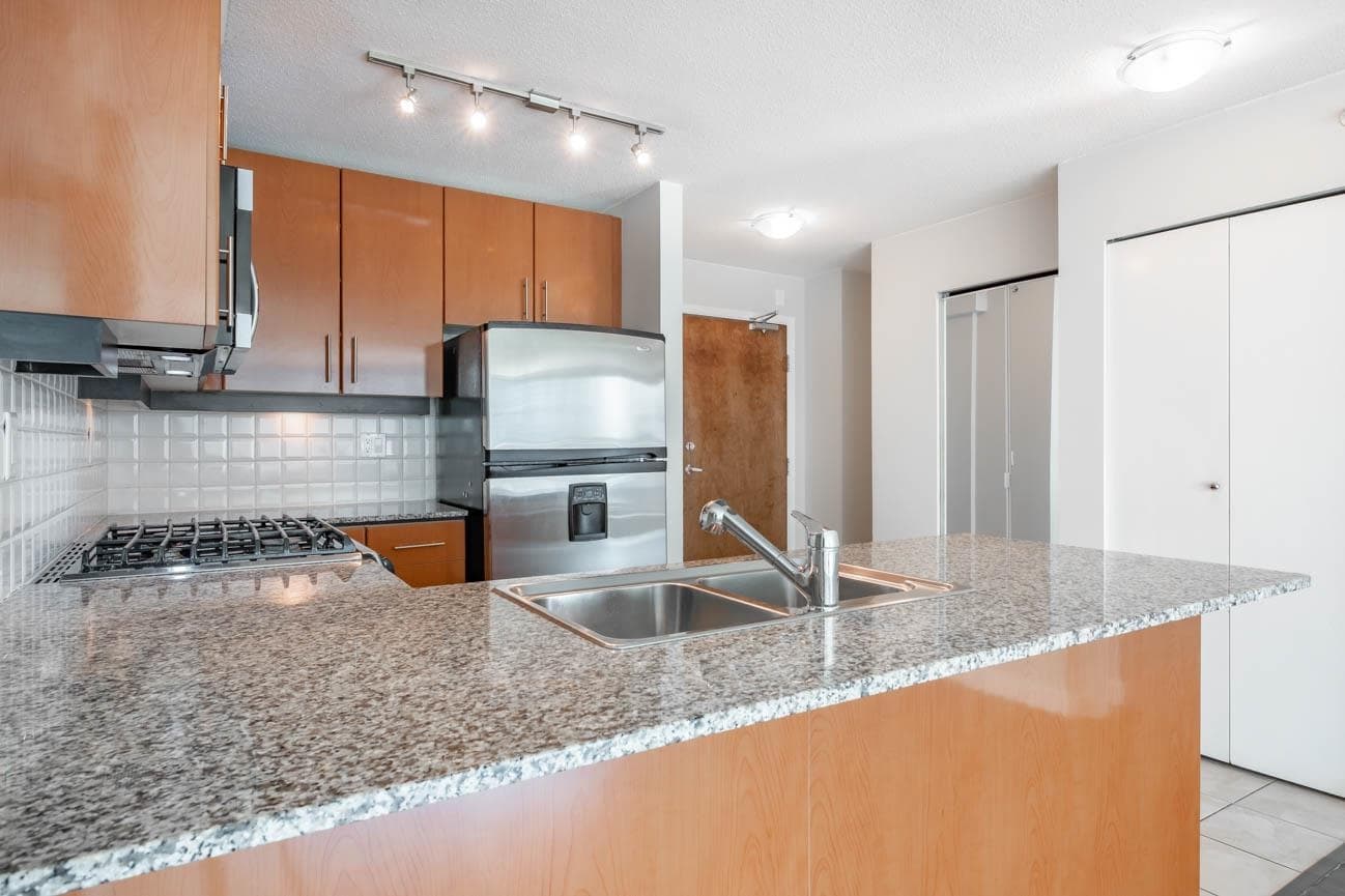 704 - 188 E Esplanade, North Vancouver, V7L 4Y1 — photo 4