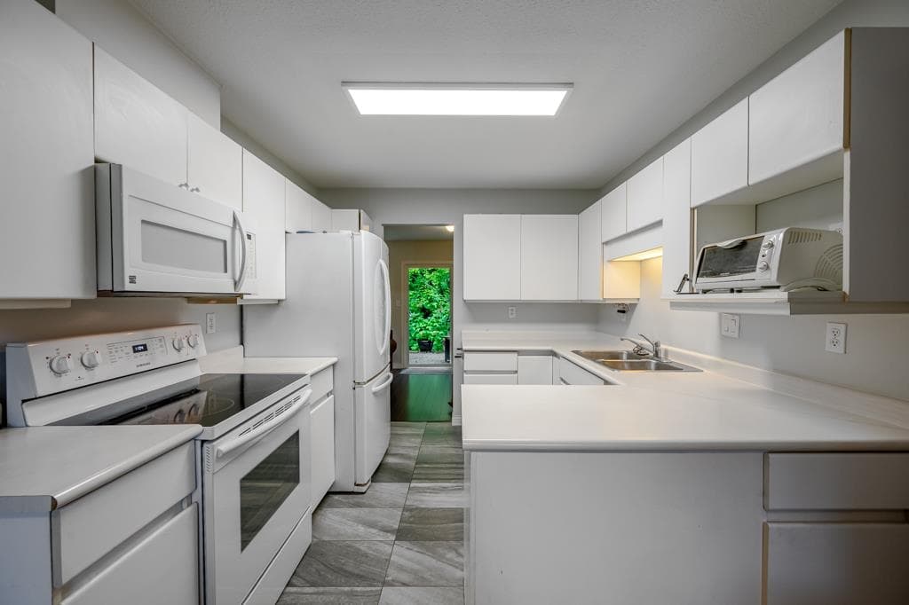 112 - 10250 155a Street, Surrey, V3R 4K5 — photo 3