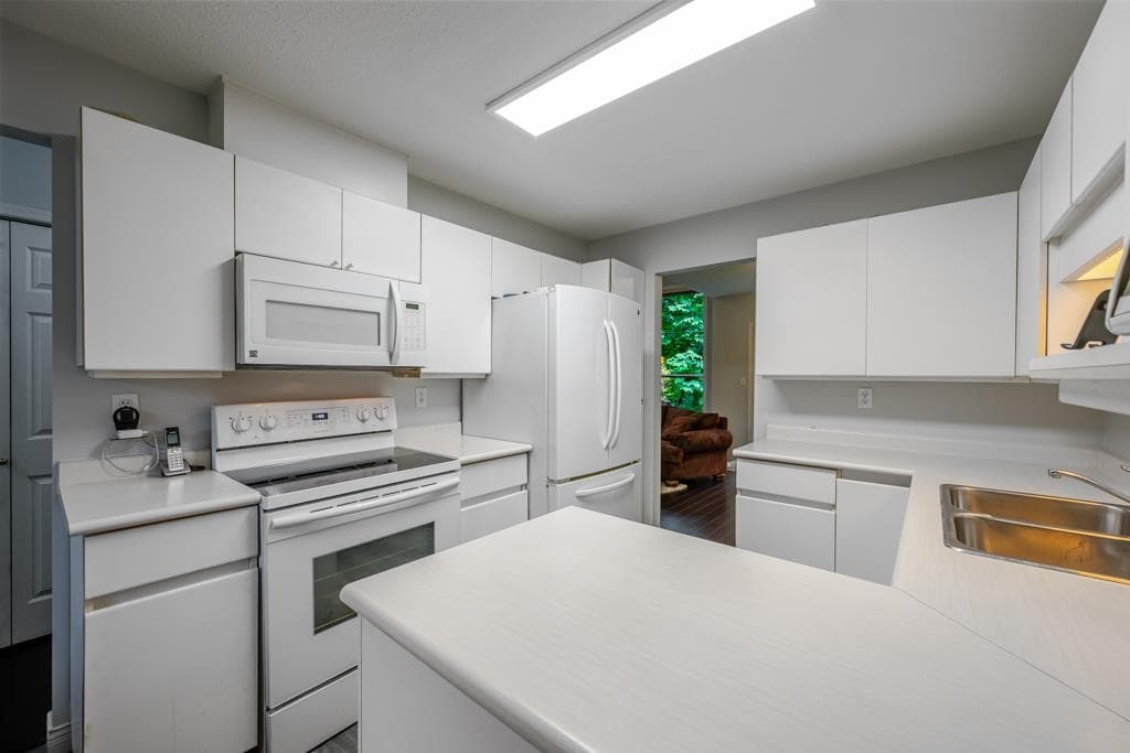 112 - 10250 155a Street, Surrey, V3R 4K5 — photo 4