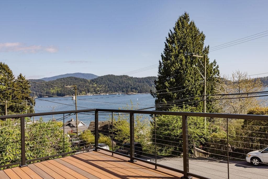 462 Central Avenue, Gibsons, V0N 1V1 — photo 2