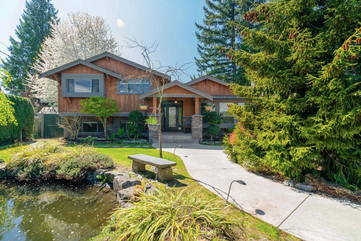 1740 Shannon Ct, Coquitlam