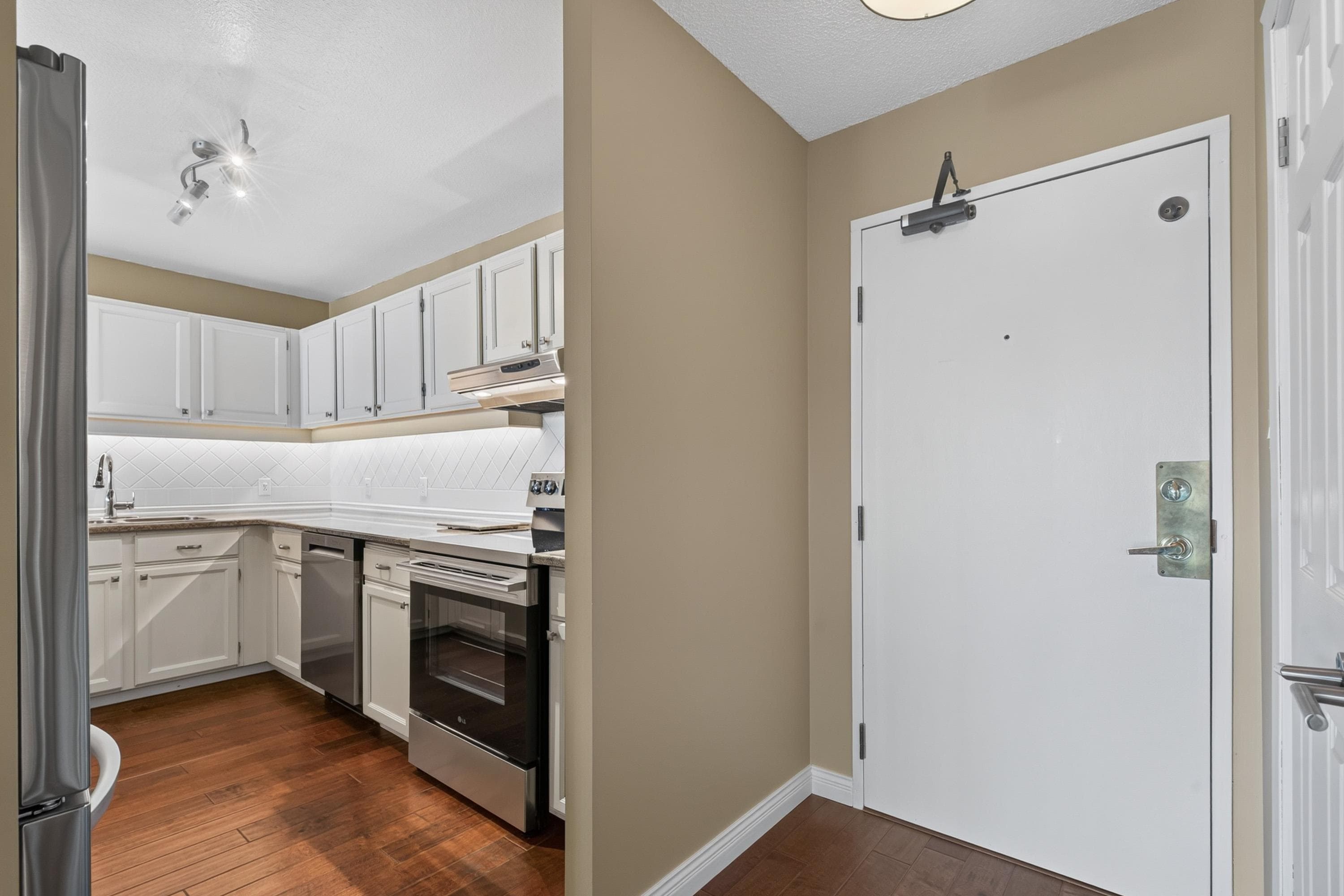 603 - 1442 Foster Street, White Rock, V4B 3X7 — photo 4