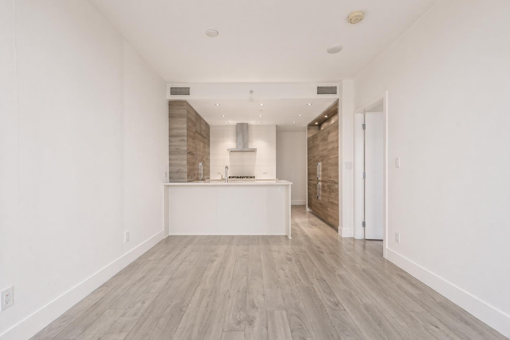1403 - 7388 Kingsway, Burnaby