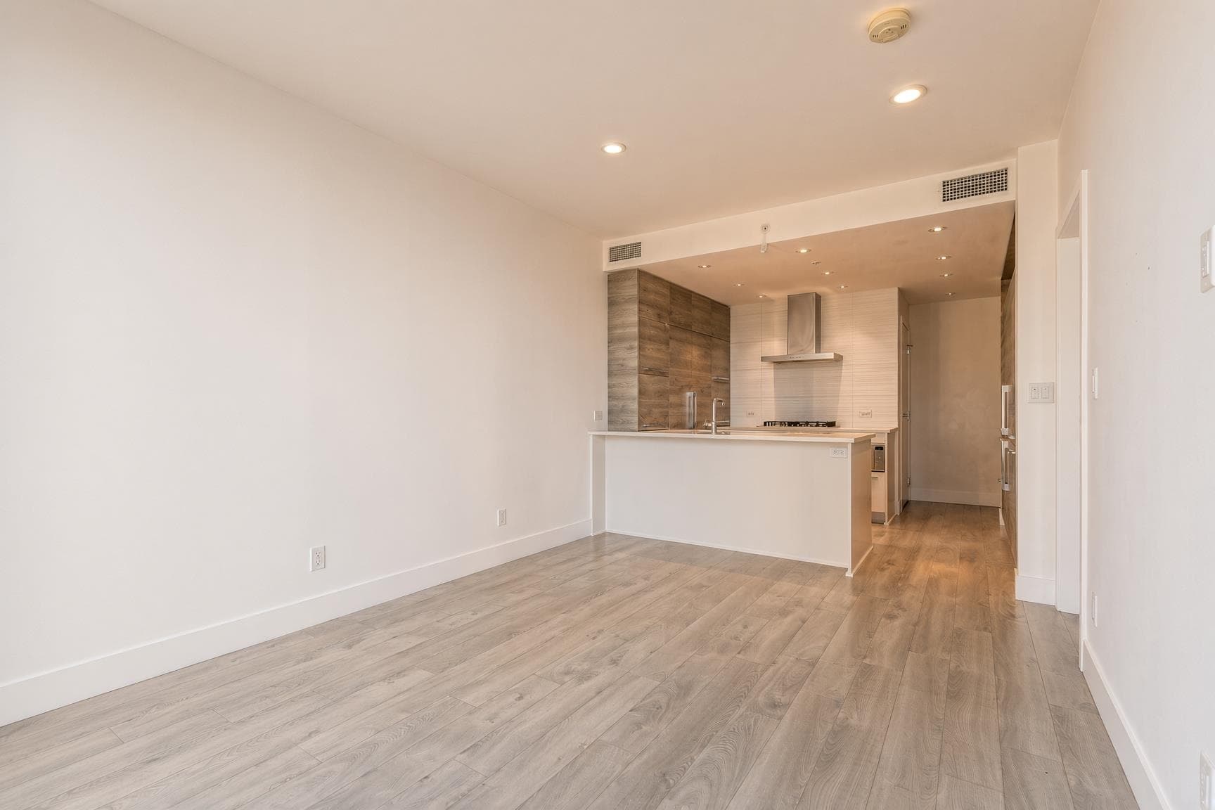 1403 - 7388 Kingsway, Burnaby, V3N 0G9 — photo 5