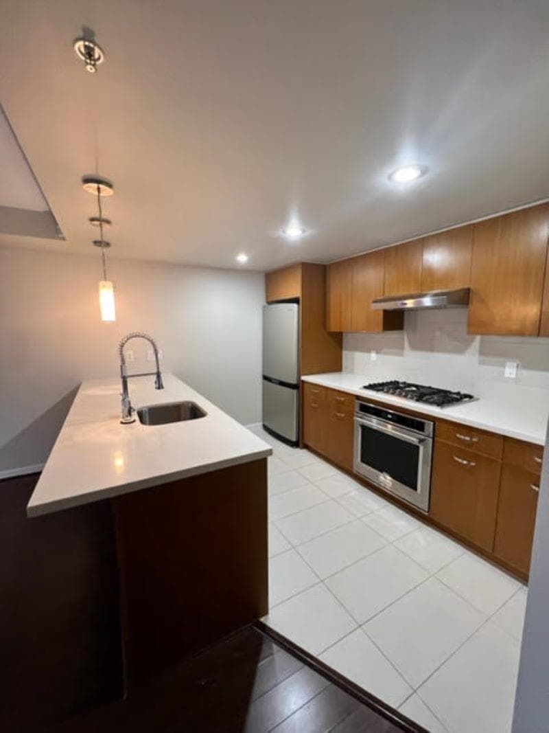 1189 The High, Coquitlam, V3B 0B1 — photo 2