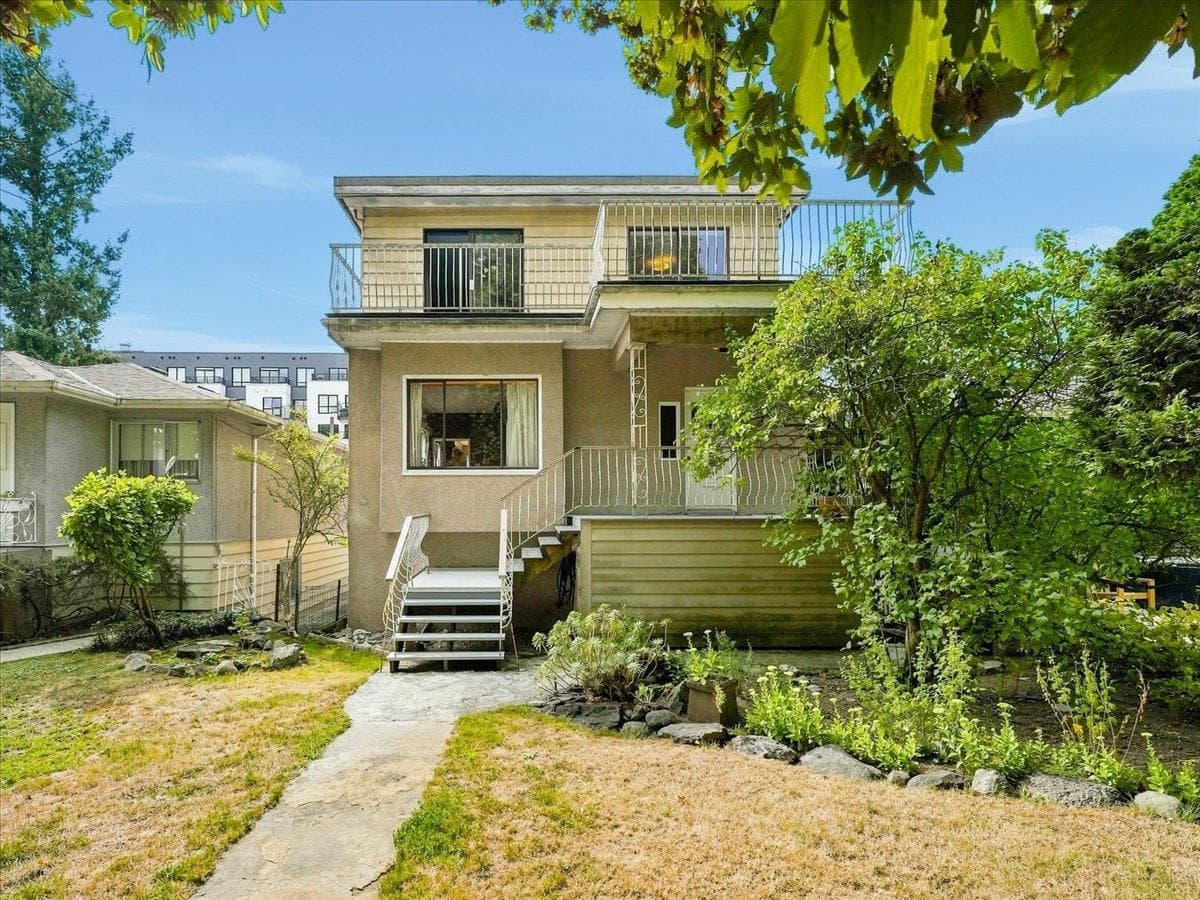 2206 E 8th Avenue, Vancouver, V5N 1V5 — photo 1