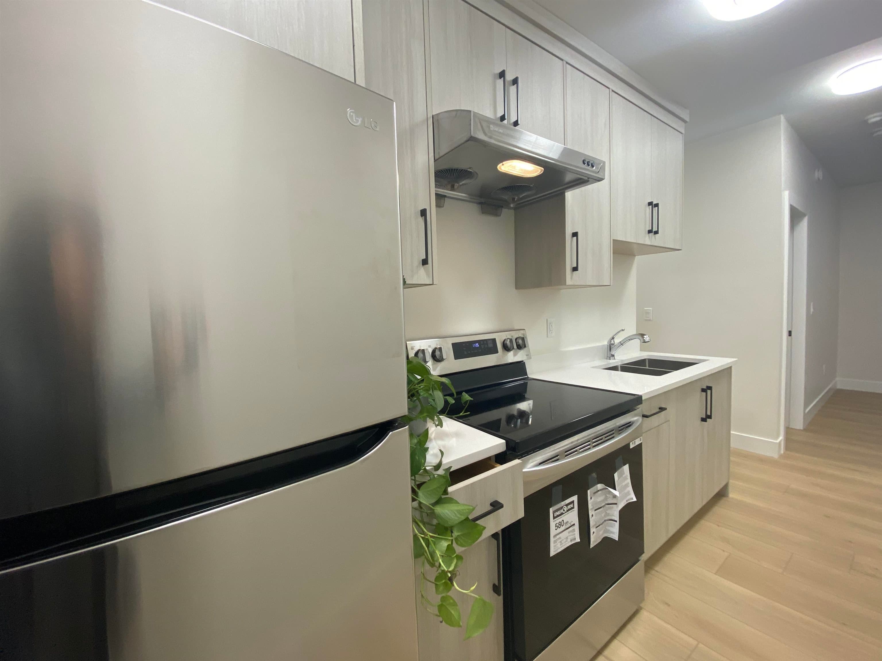 2 Bed Suite - 7542 Lindrick Court, Burnaby, V5A 3Y5 — photo 5