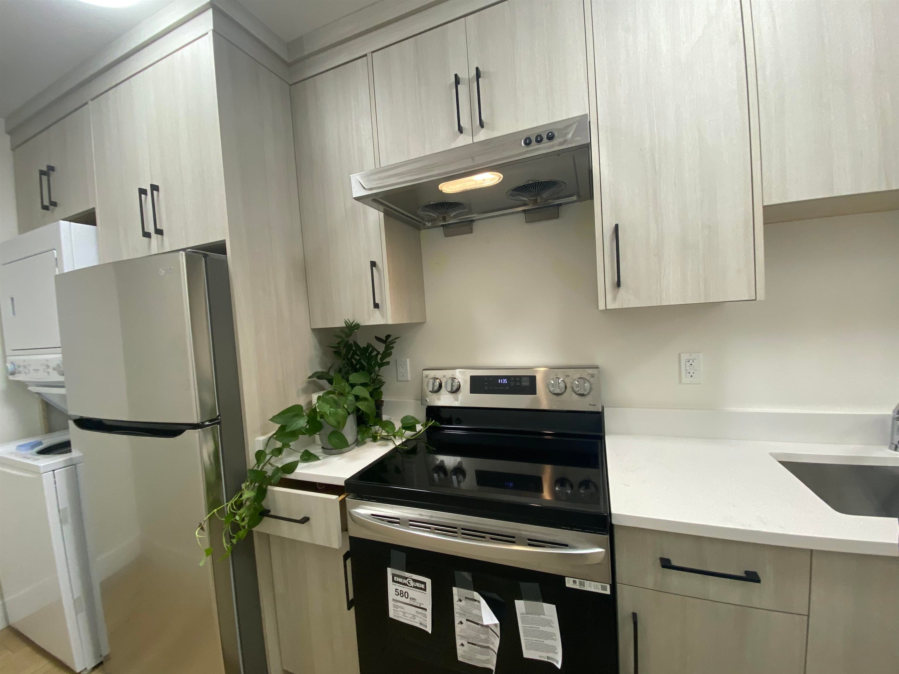 2 Bed Suite - 7542 Lindrick Court, Burnaby, V5A 3Y5 — photo 4