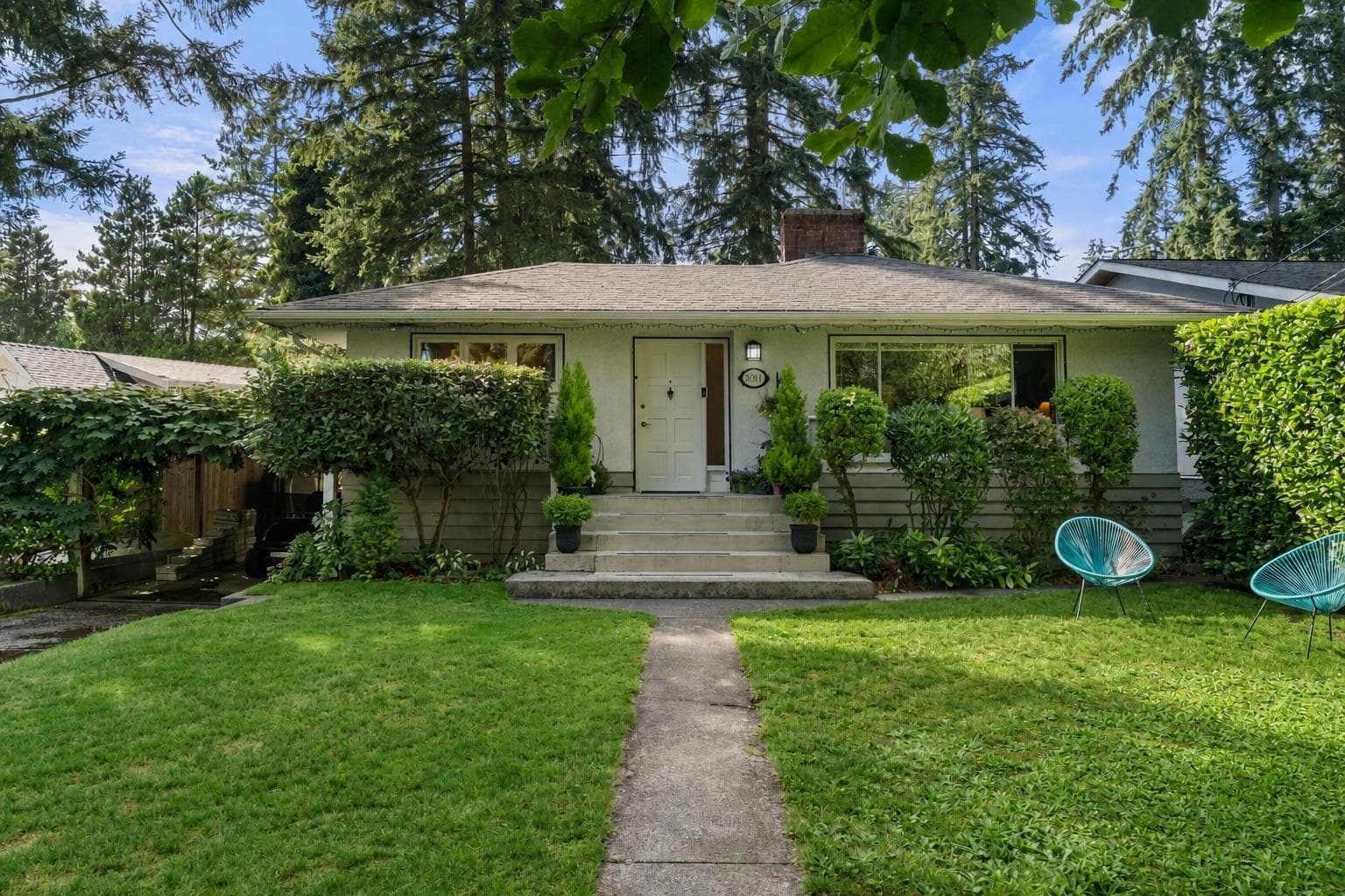 2011 Bridgman Avenue, North Vancouver, V7P 2T7 — photo 1