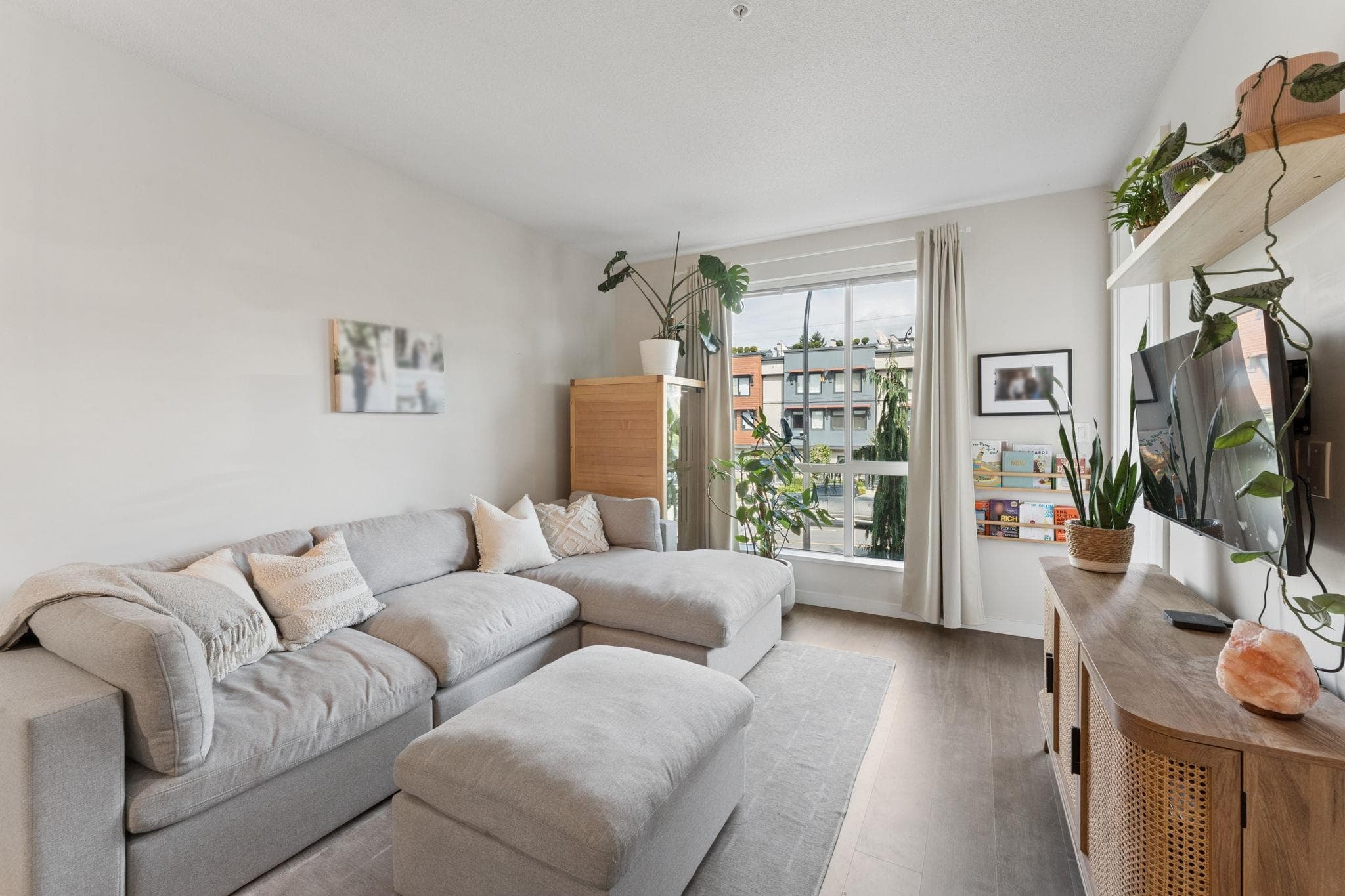 210 - 625 E 3rd Street, North Vancouver, V7L 1G6 — photo 1