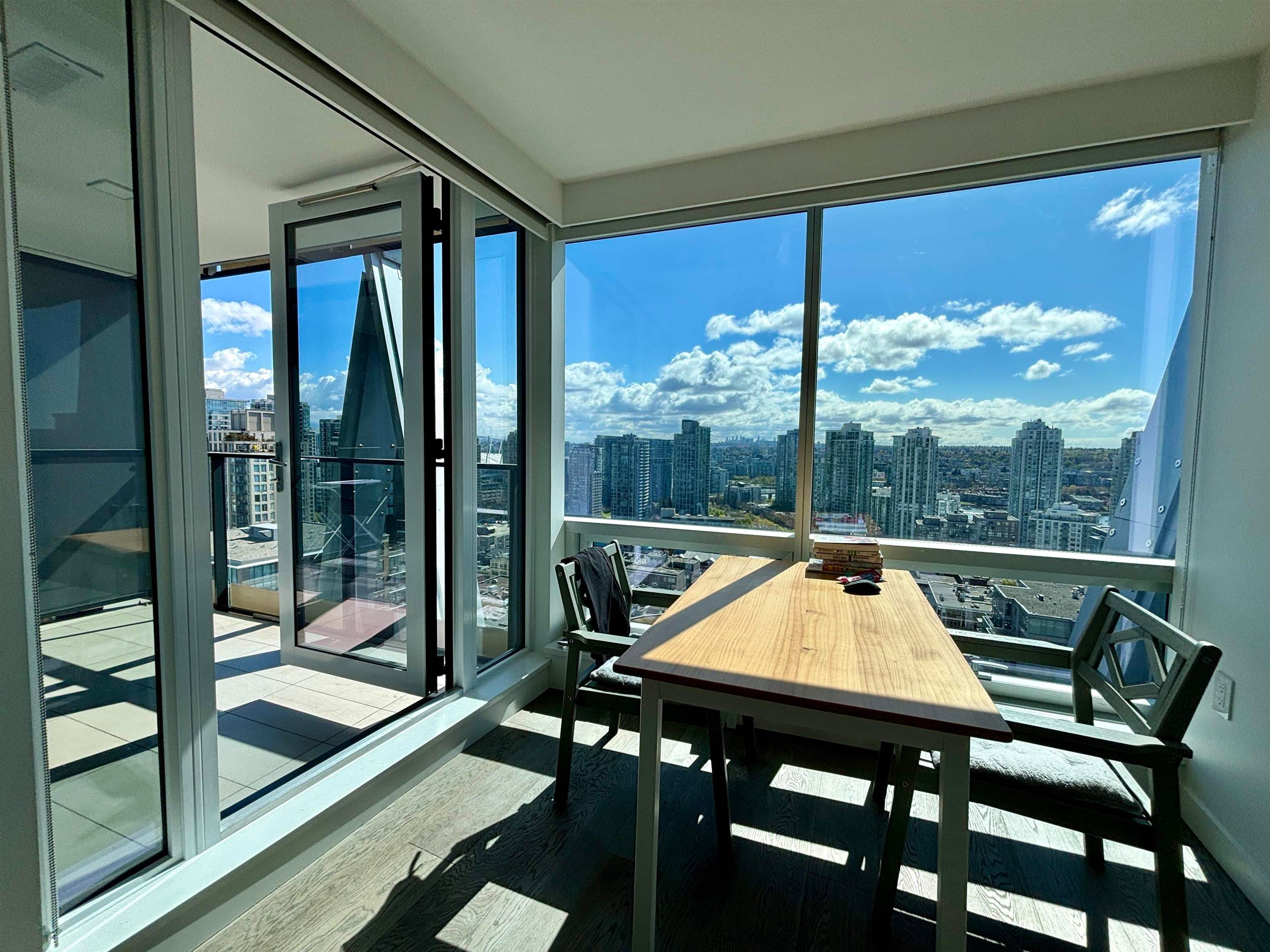 1111 Richards Street, Vancouver