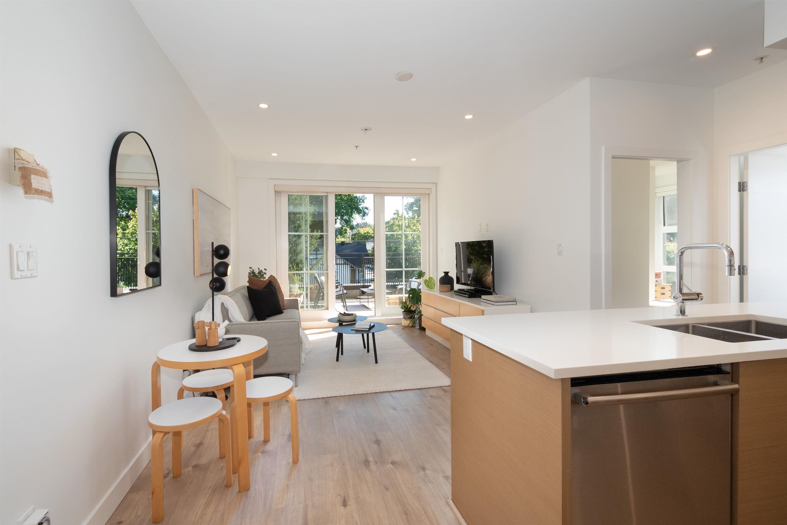 203 - 2528 Collingwood Street, Vancouver, V6R 0C1 — photo 4