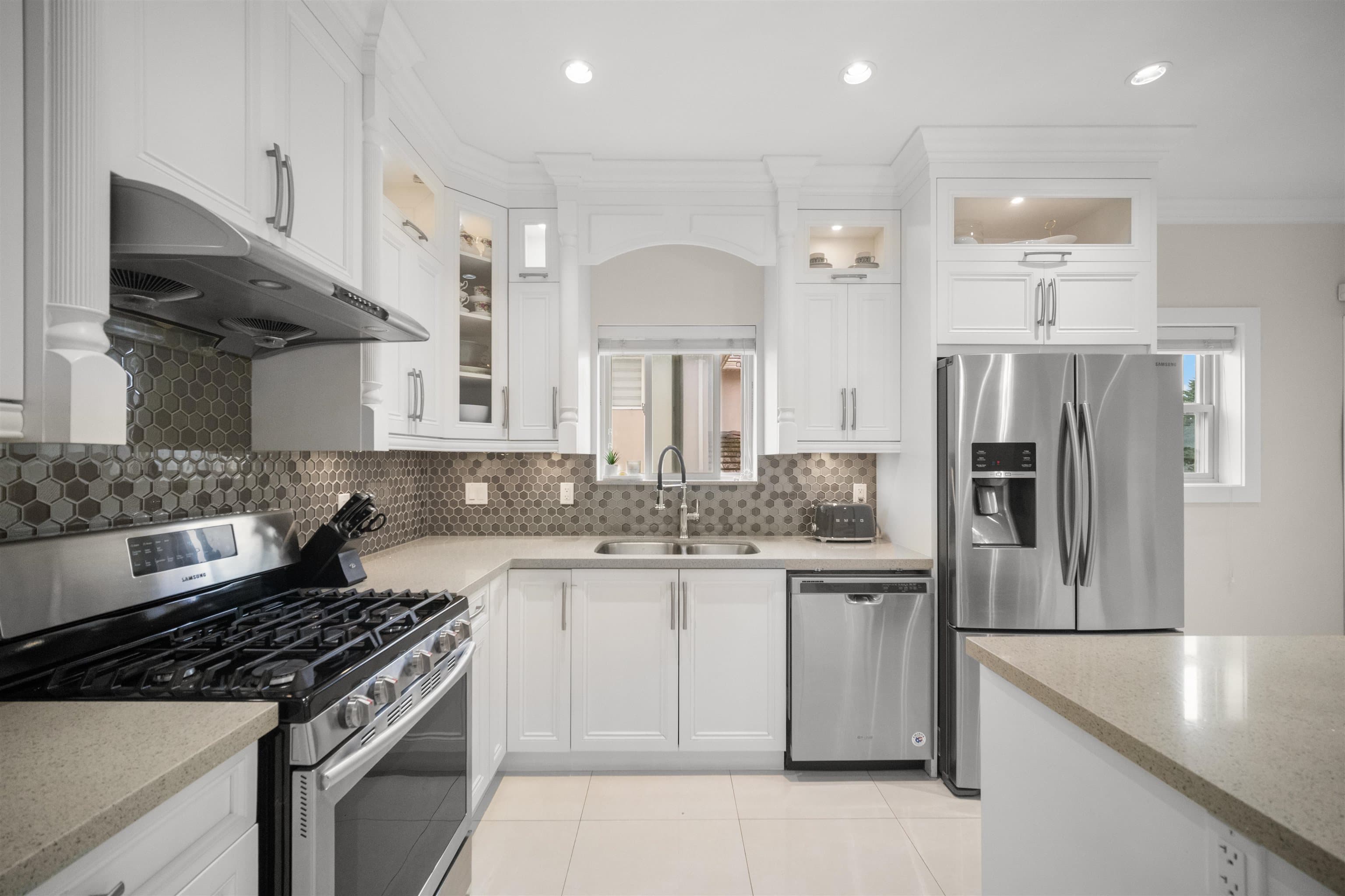 4986 Inman Avenue, Burnaby, V5G 2Y6 — photo 2