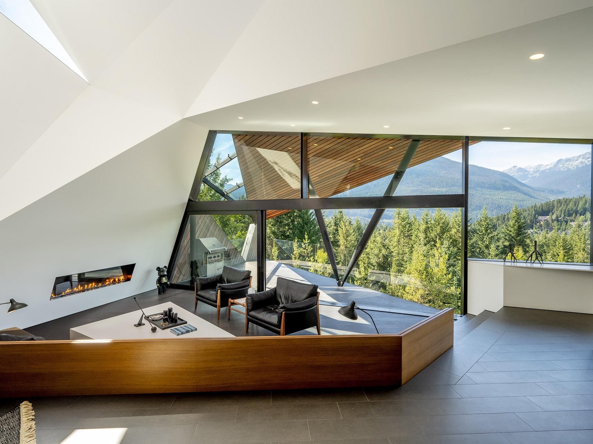3801 Sunridge Place, Whistler, V8E 0W1 — photo 2