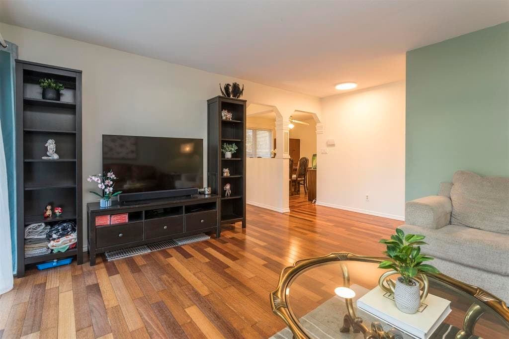 Upper - 9890 Lyndhurst Street, Burnaby, V3J 1G1 — photo 3
