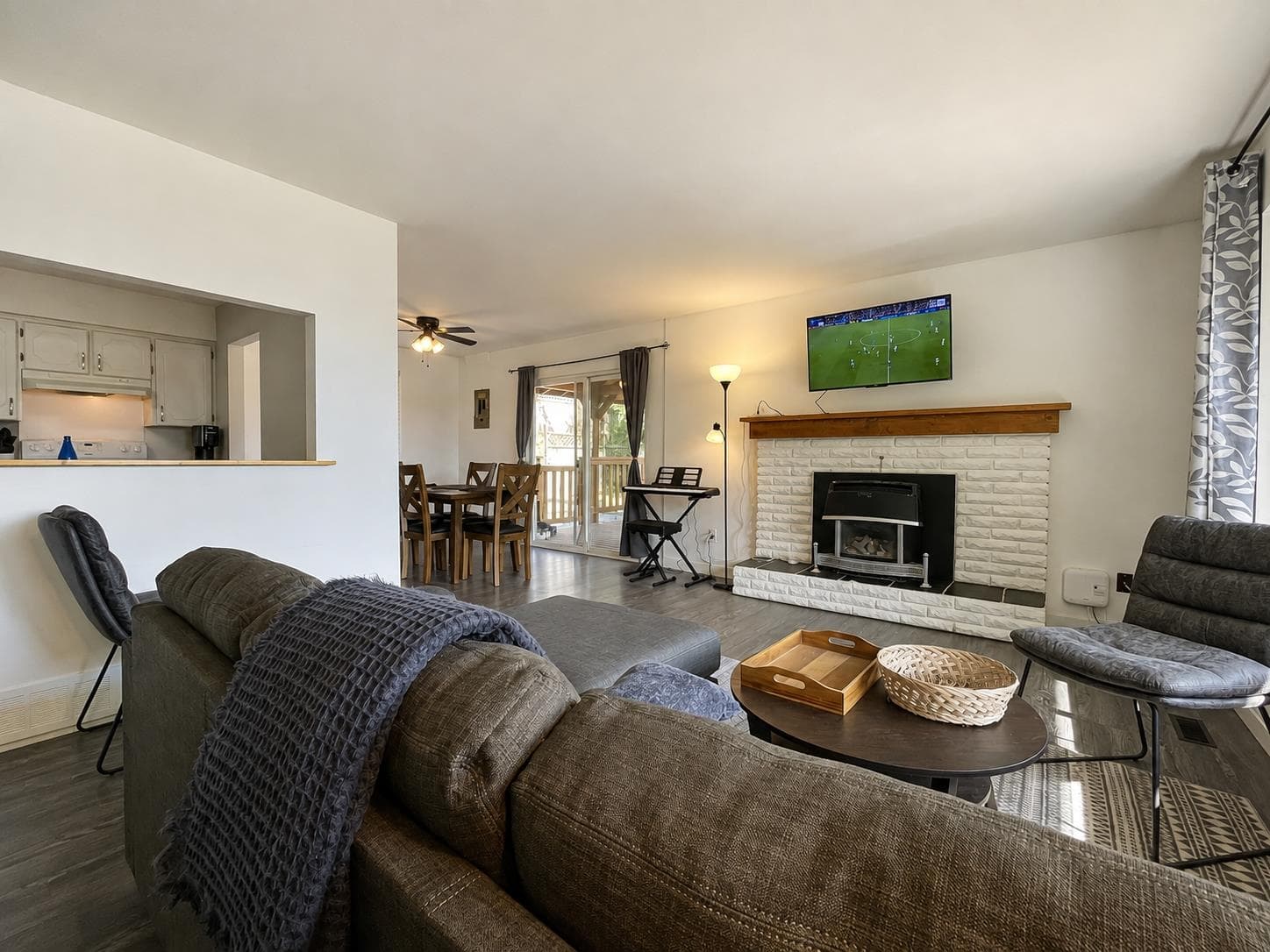 7912 Burdock Street, Mission, V2V 4Y1 — photo 1