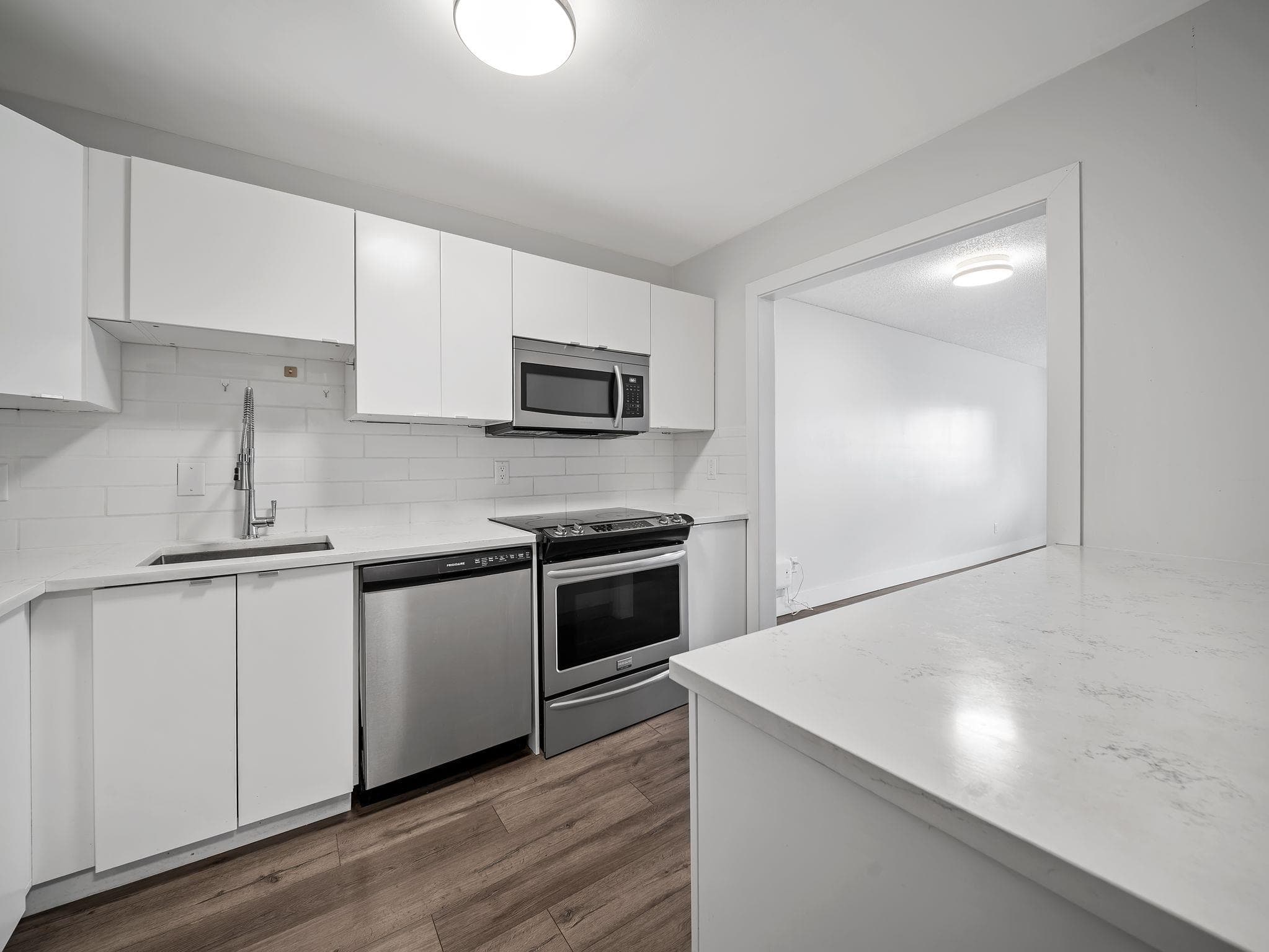318 - 1561 Vidal Street, White Rock, V4B 5A7 — photo 2