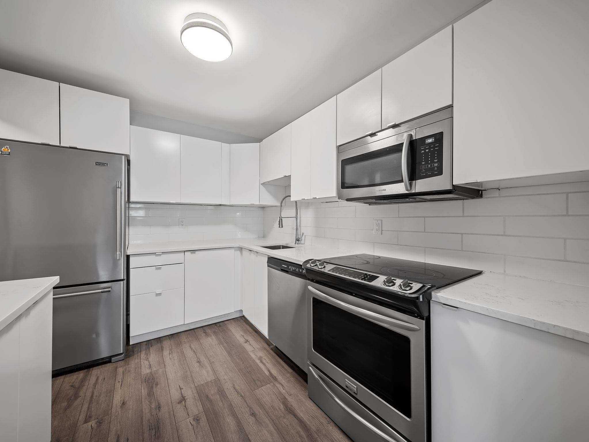 318 - 1561 Vidal Street, White Rock, V4B 5A7 — photo 3