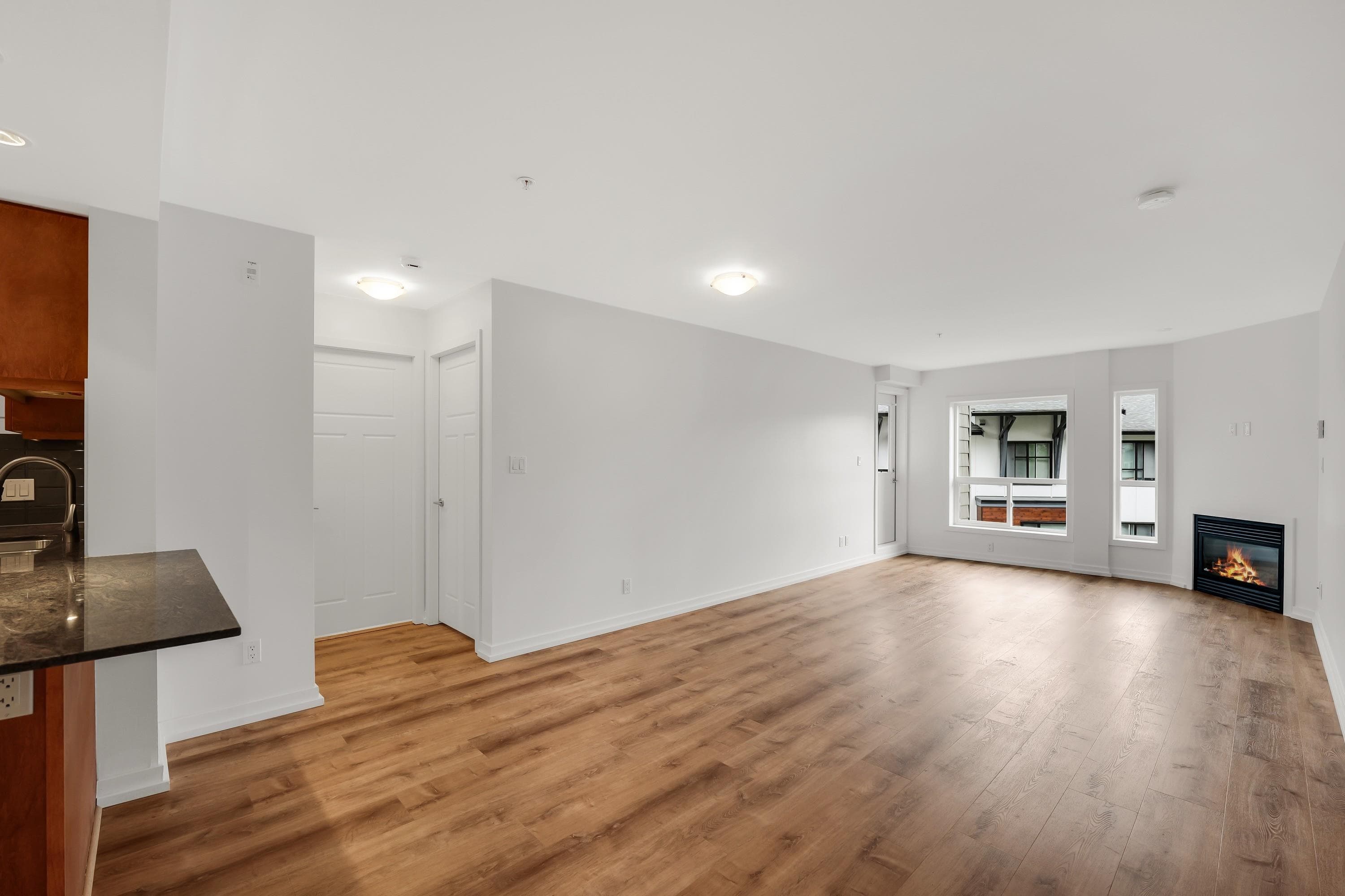 305 - 1212 Main Street, Squamish, V8B 0S1 — photo 3