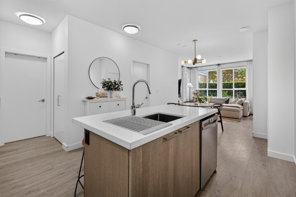 103 - 611 Regan Avenue, Coquitlam, V3J 3A3 — photo 2