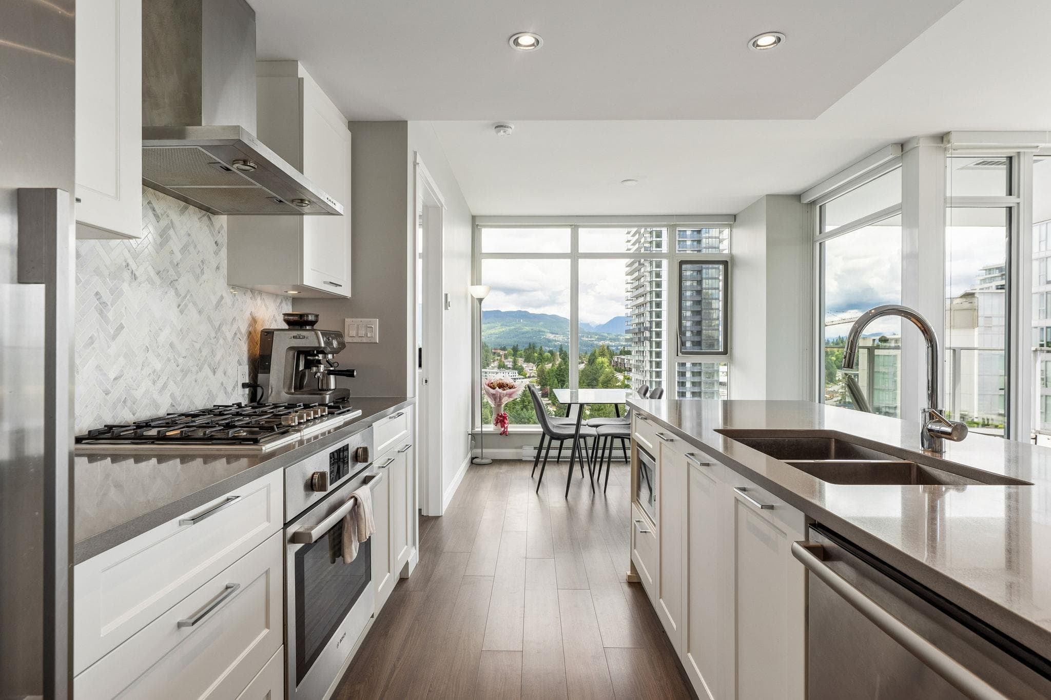2107 - 520 Como Lake Avenue, Coquitlam, V3J 0E8 — photo 2