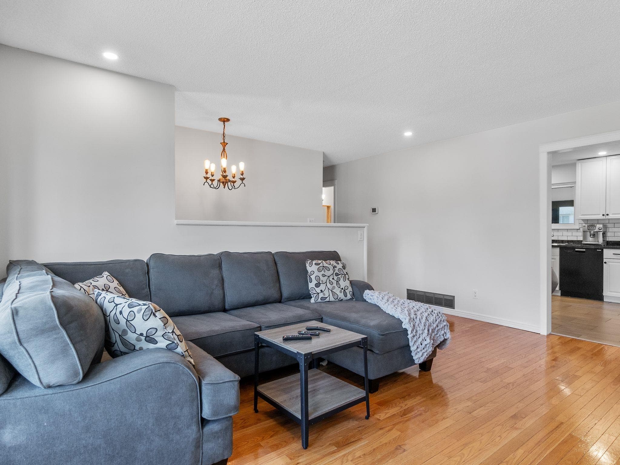 20360 Thorne Avenue, Maple Ridge, V2X 8T9 — photo 4