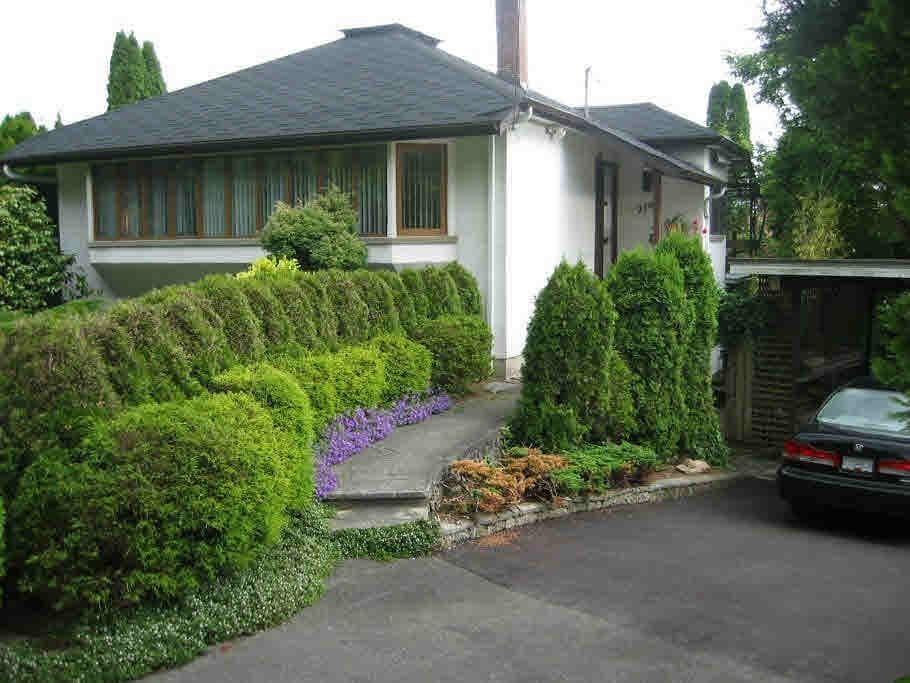 7342 Broadway Street, Burnaby