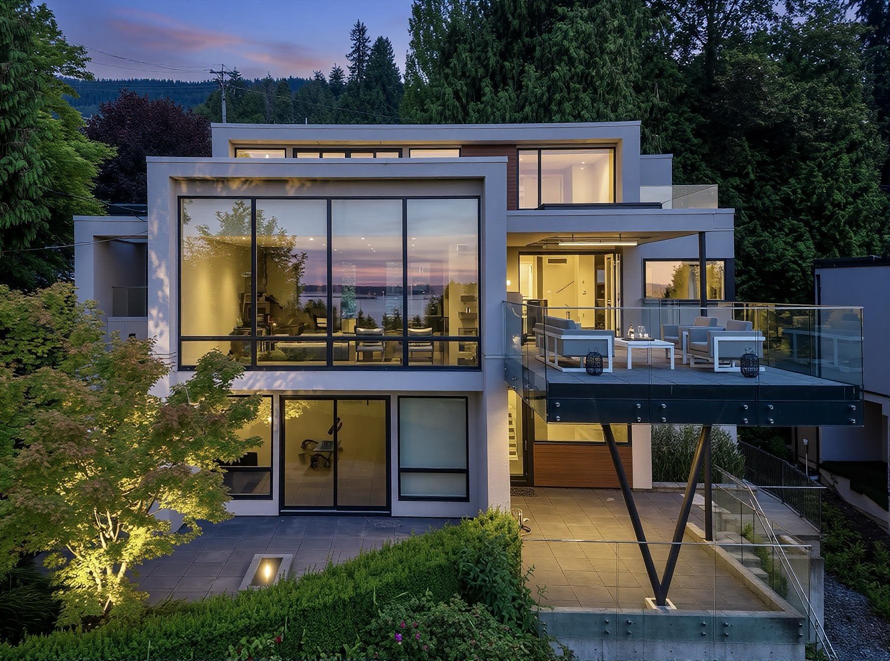 2496 Ottawa Avenue, West Vancouver