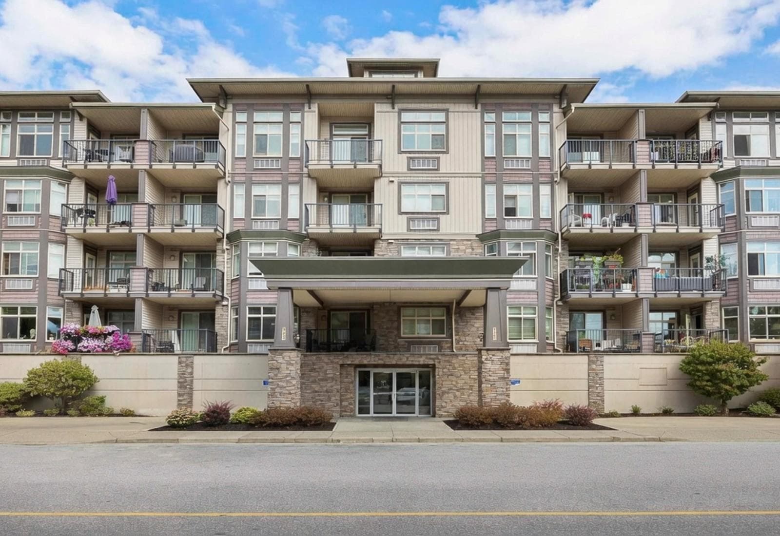 212 - 45893 Chesterfield Avenue, Chilliwack, V2P 1M5 — photo 1