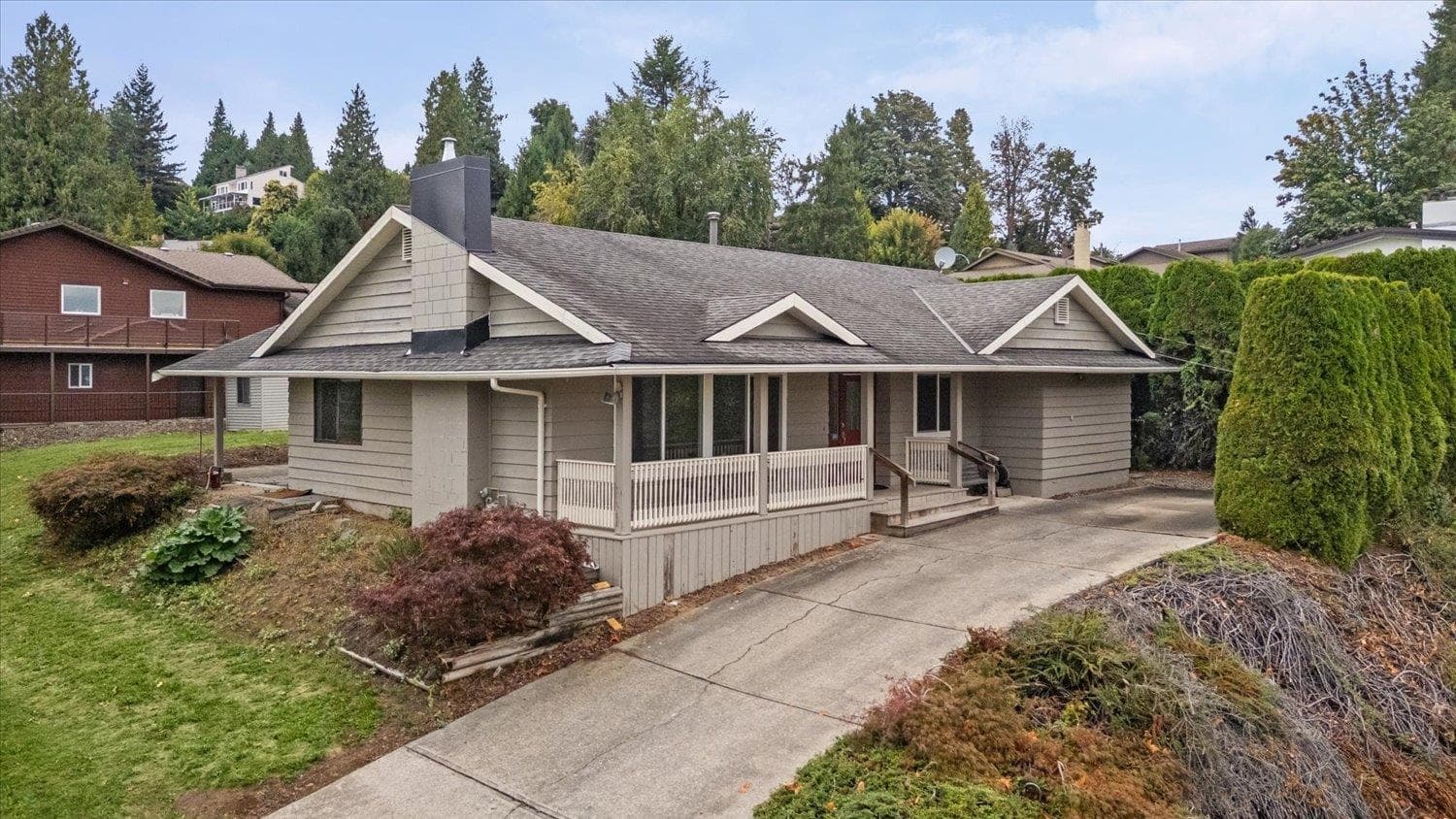 9951 Hillcrest Drive, Chilliwack, V2P 7P4 — photo 1