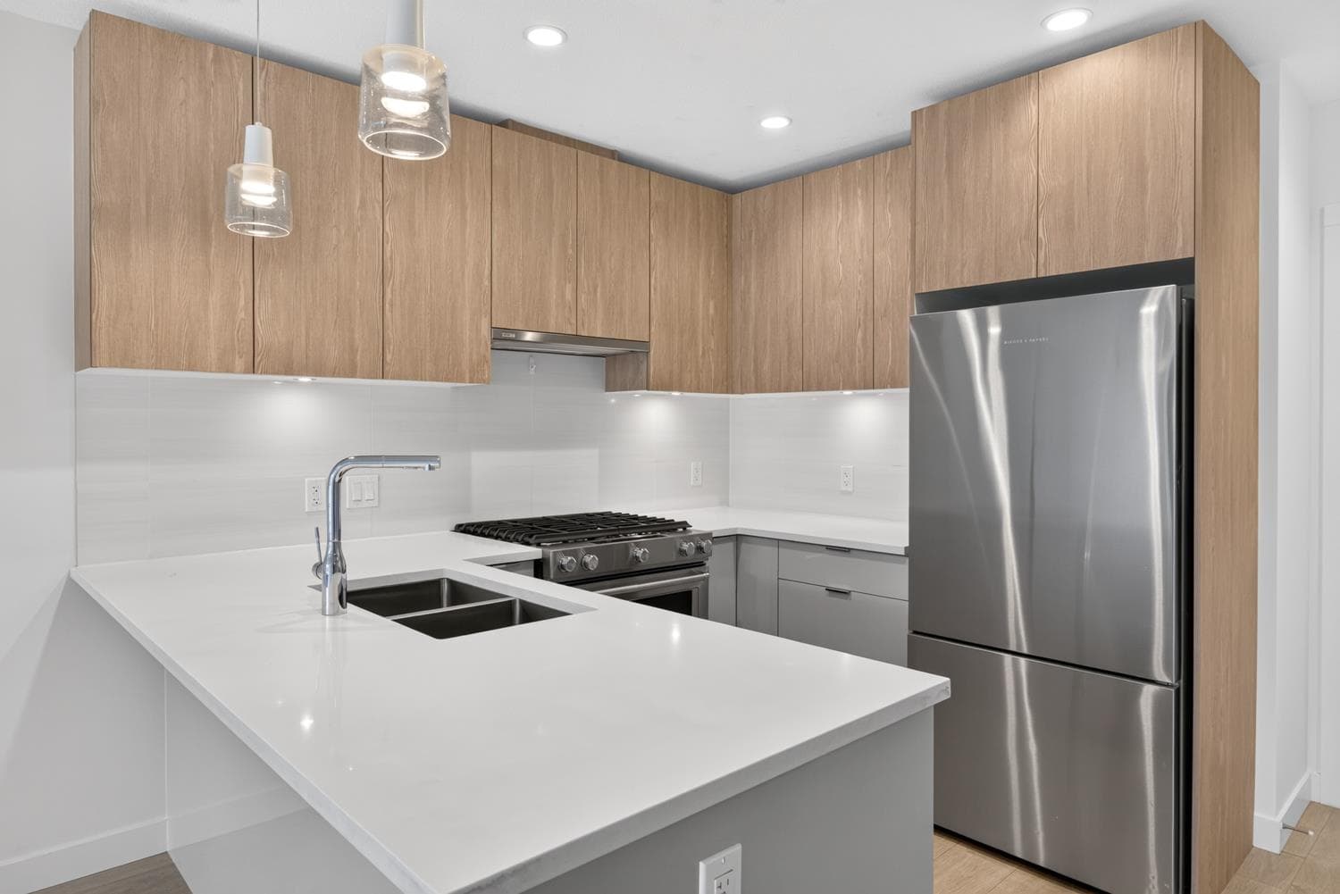 210 - 108 E 8th Street, North Vancouver, V7L 0H1 — photo 2