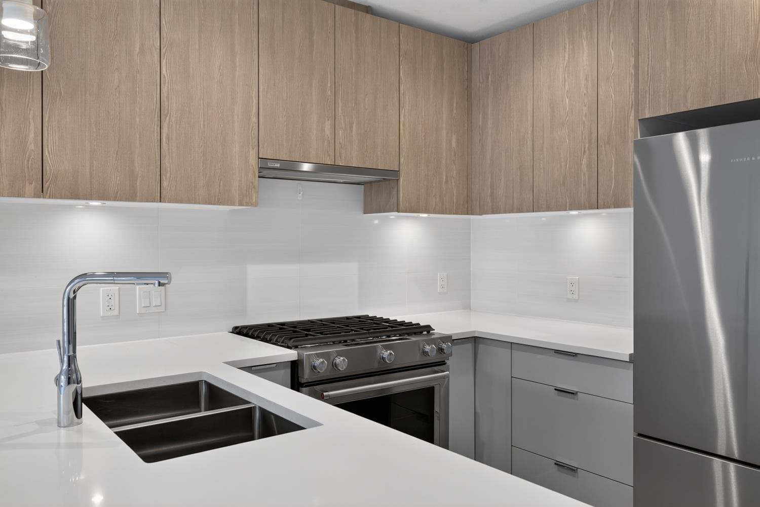 210 - 108 E 8th Street, North Vancouver, V7L 0H1 — photo 3