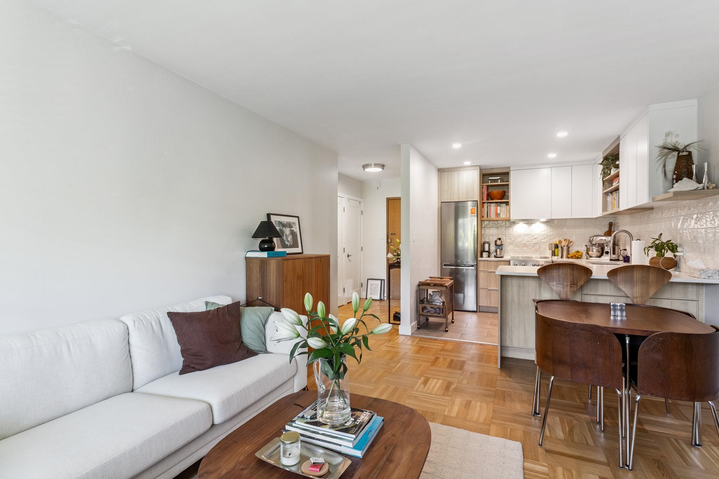 303 - 2469 Cornwall Avenue, Vancouver, V6K 1B9 — photo 5