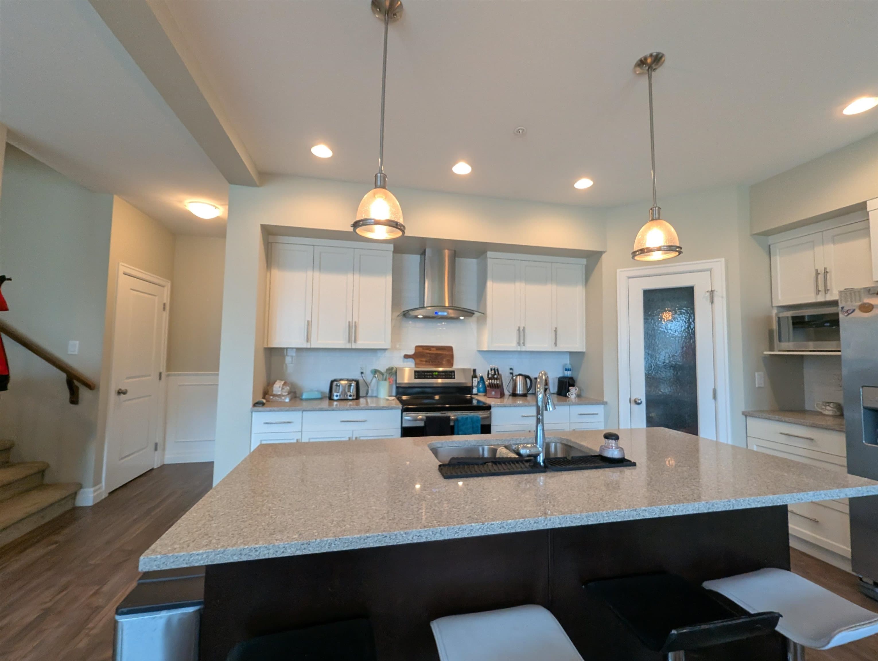 A - 46986 Russell Road, Chilliwack, V2R 4V7 — photo 4