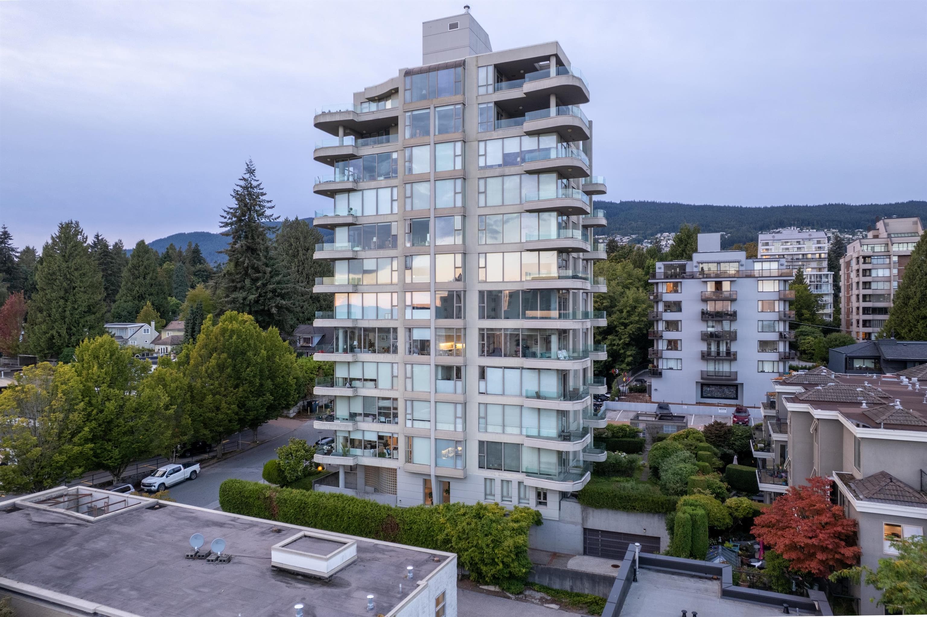 502 - 570 18th Street, West Vancouver