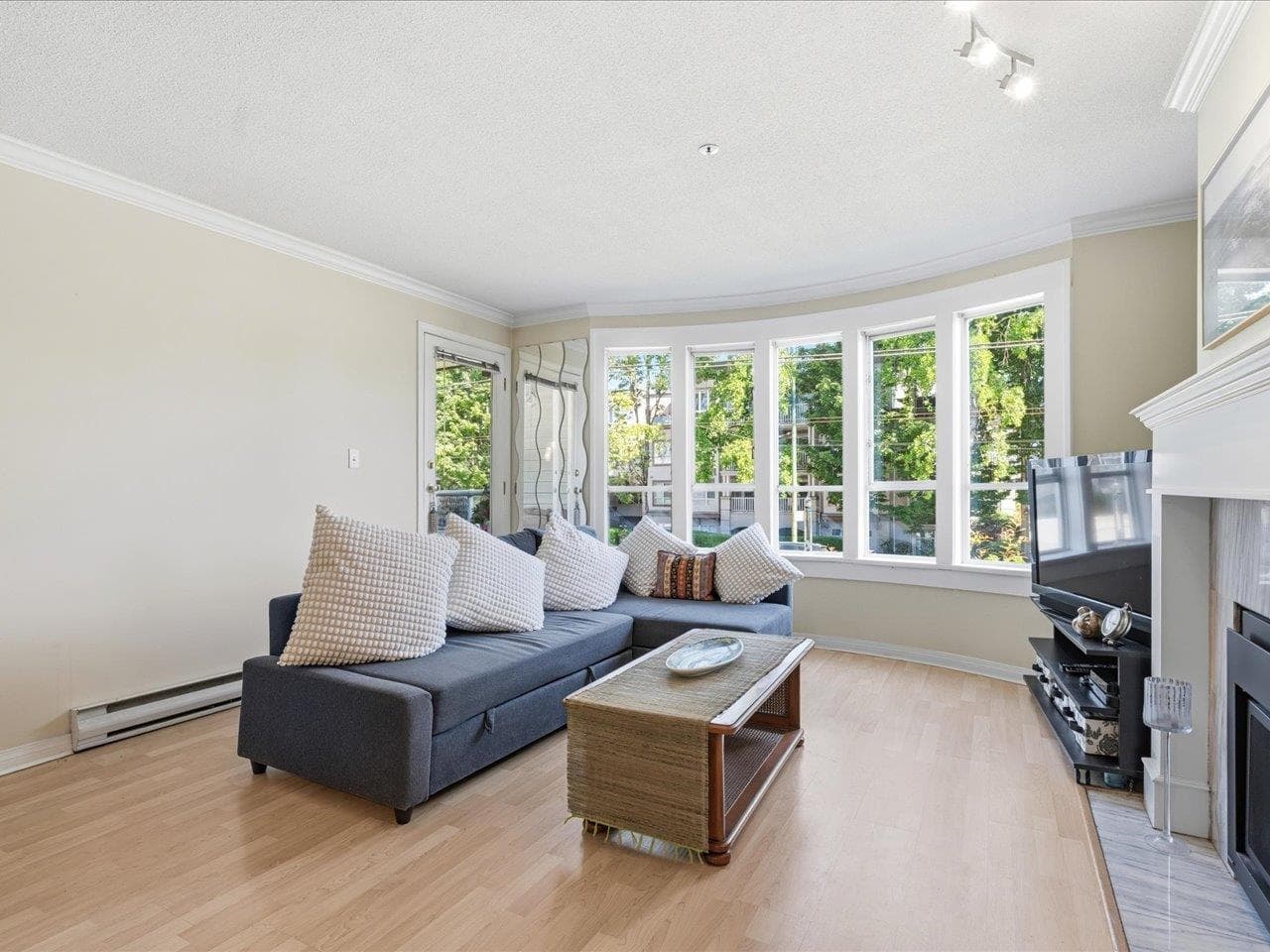 201 - 3220 W 4th Avenue, Vancouver, V6K 1R9 — photo 2