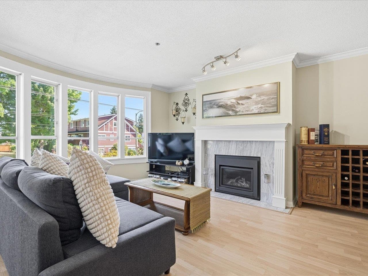 201 - 3220 W 4th Avenue, Vancouver