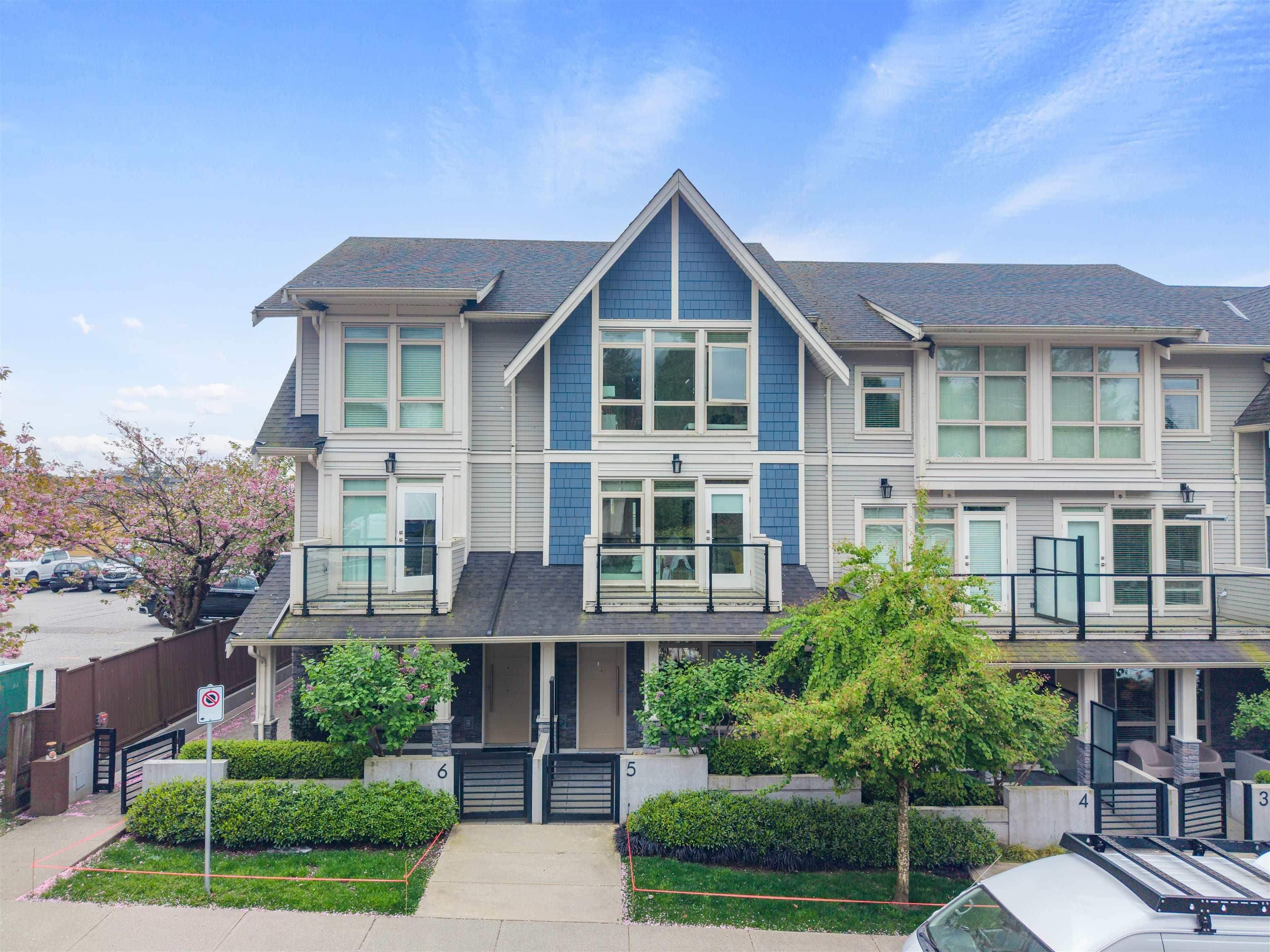 5 - 115 W Queens Road, North Vancouver