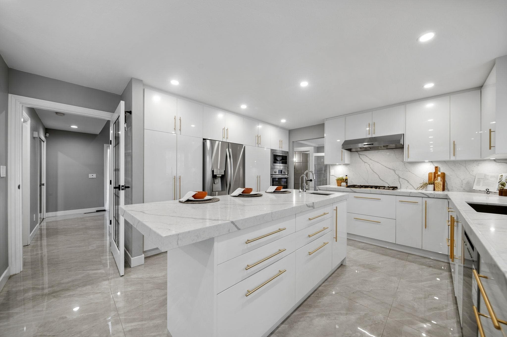 2480 Gale Avenue, Coquitlam, V3K 6B6 — photo 2